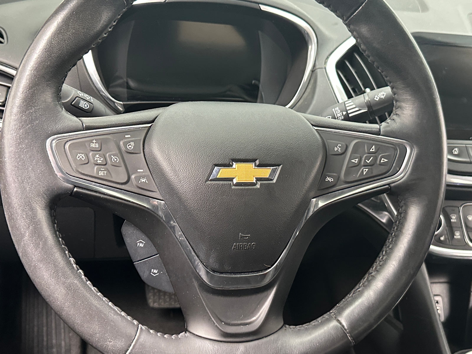 Thumbnail: 2017 Chevrolet Volt - 4