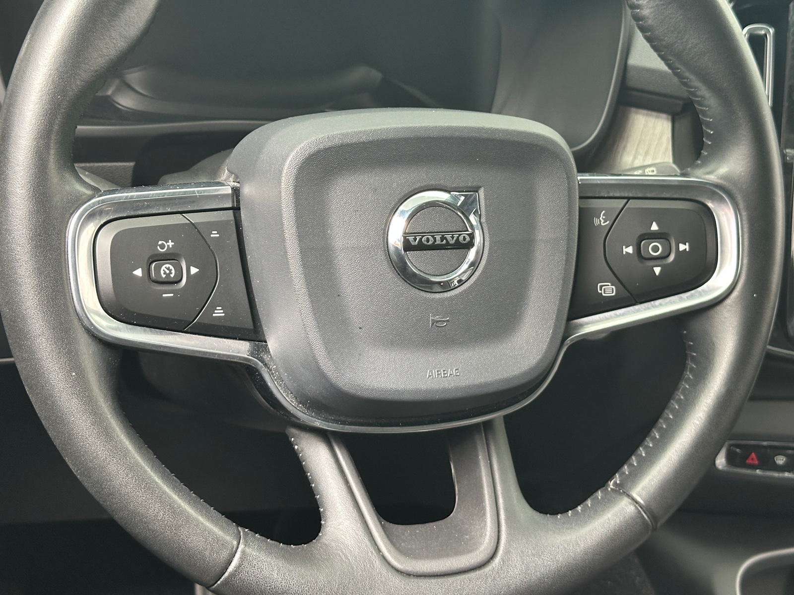 Thumbnail: 2020 Volvo XC40 - 4