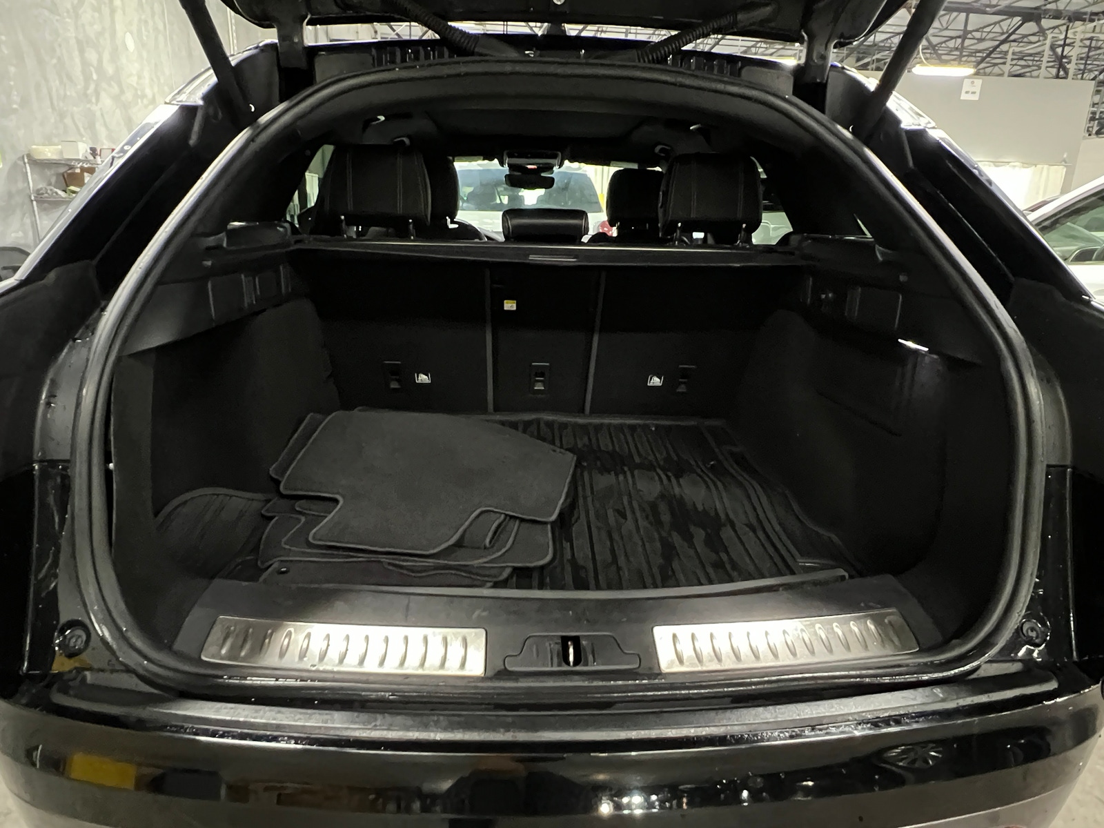 Thumbnail: 2018 Land Rover Range Rover Velar - 6