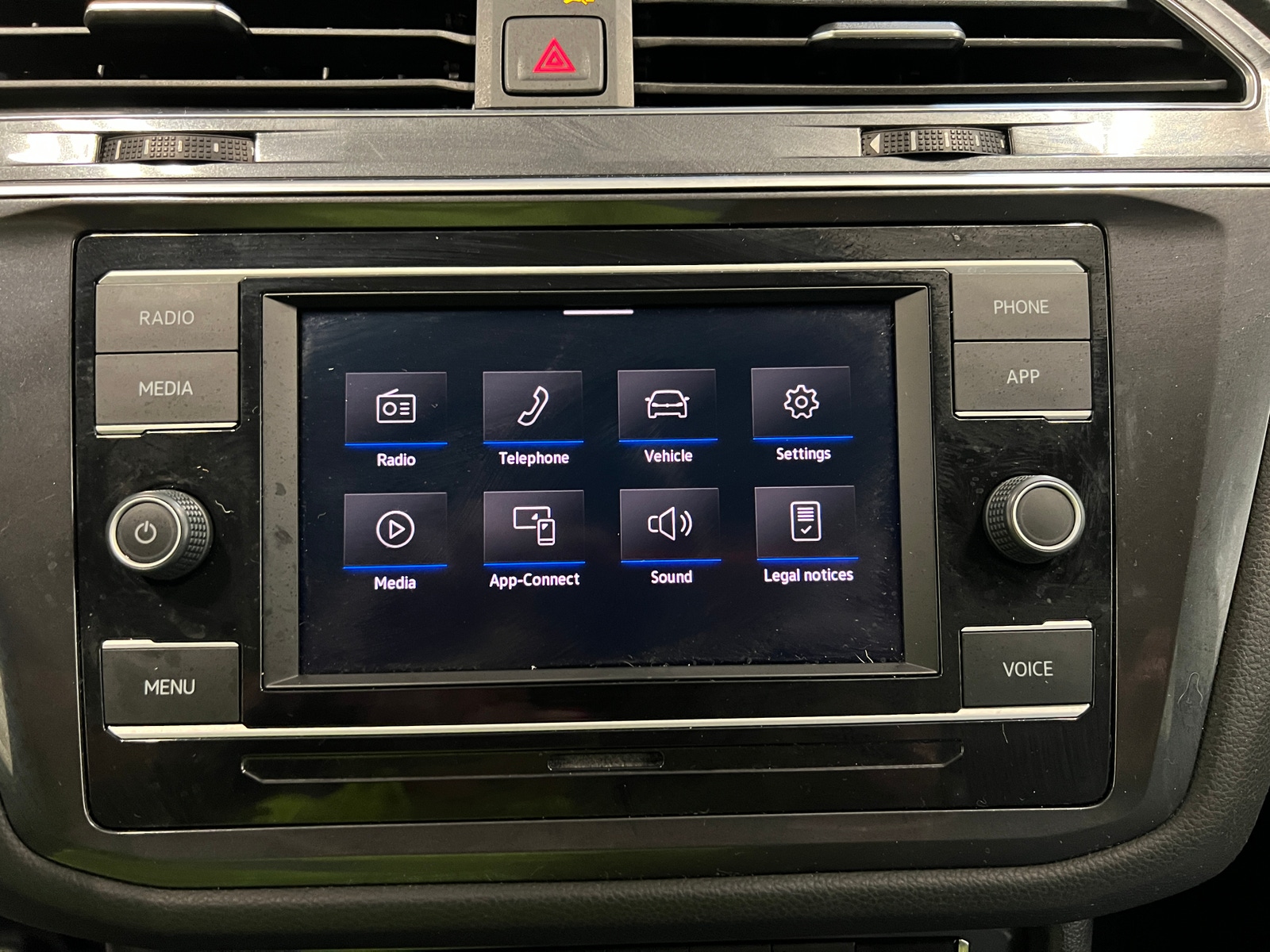 Thumbnail: 2020 Volkswagen Tiguan - 4