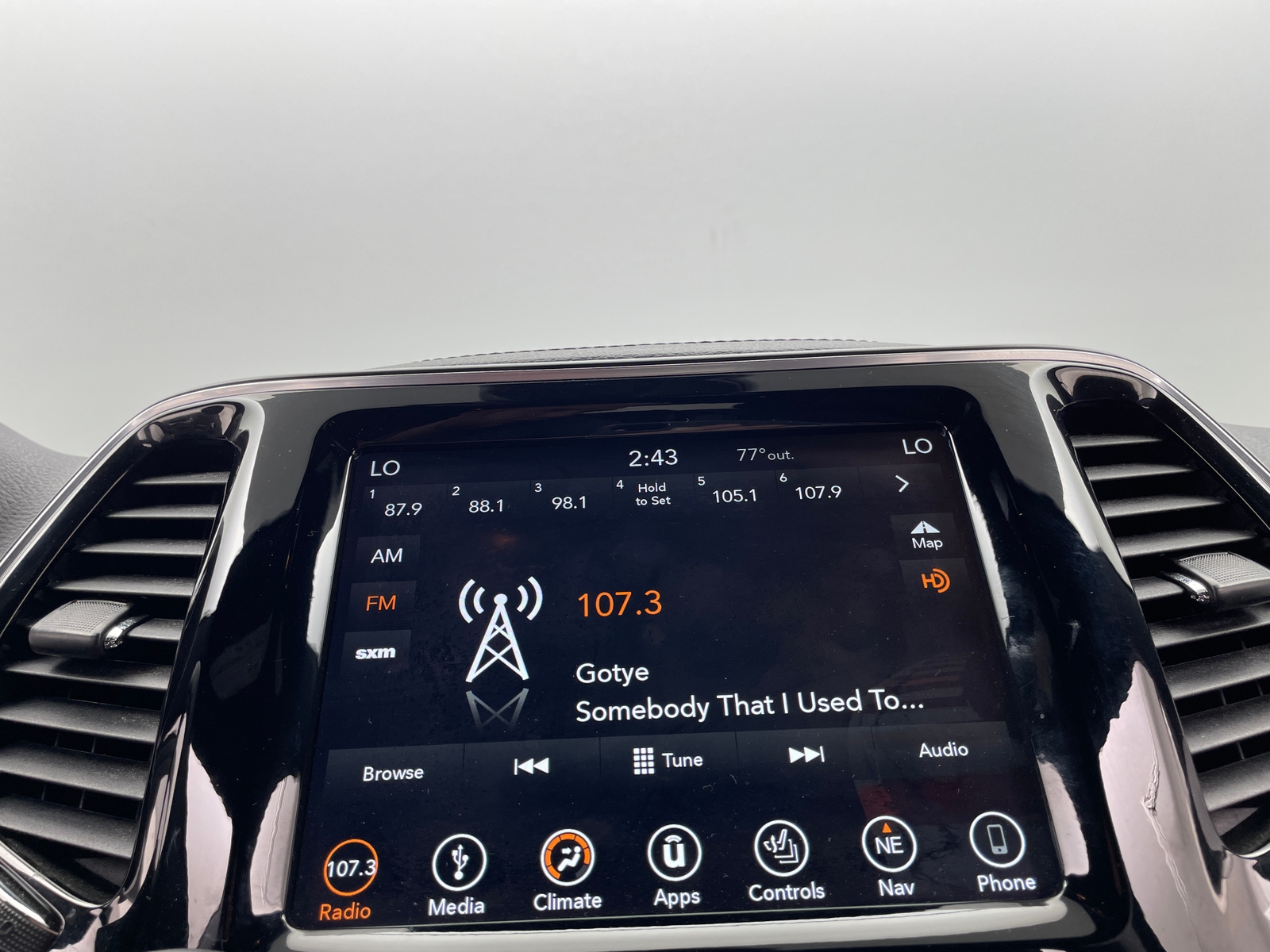 Thumbnail: 2019 Jeep Cherokee - 3