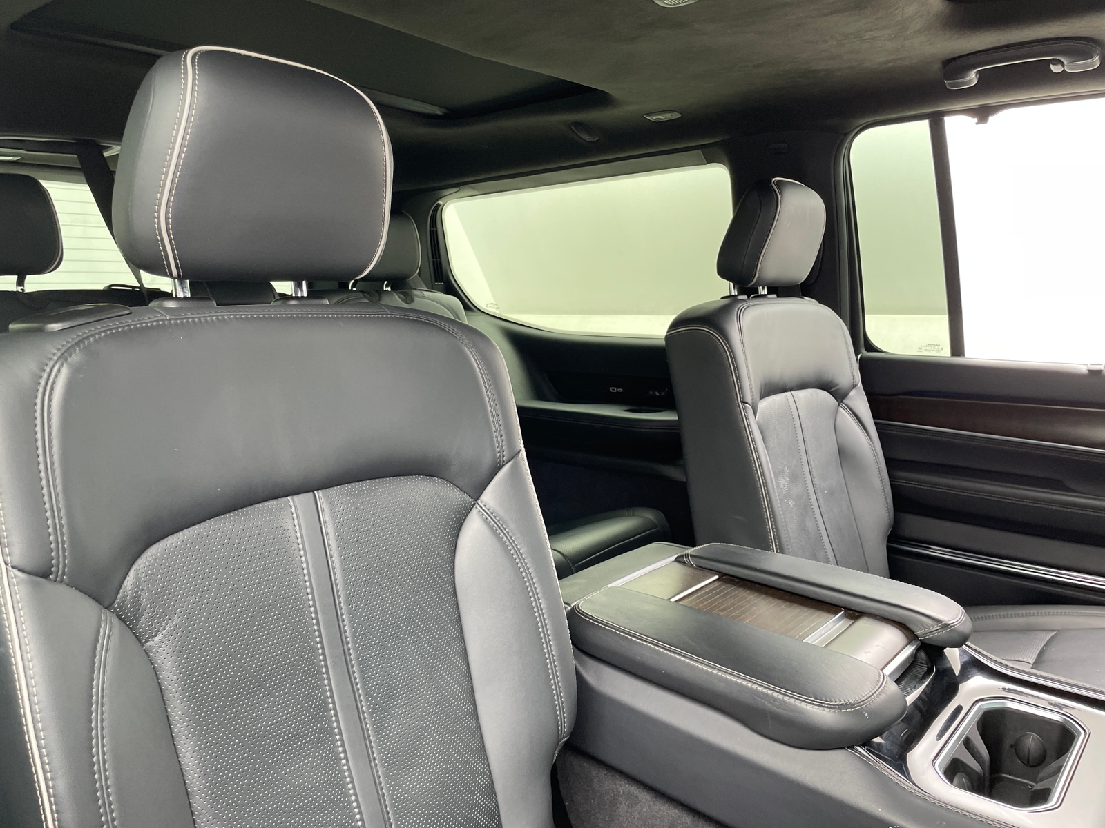 Thumbnail: 2022 Jeep Grand Wagoneer - 5