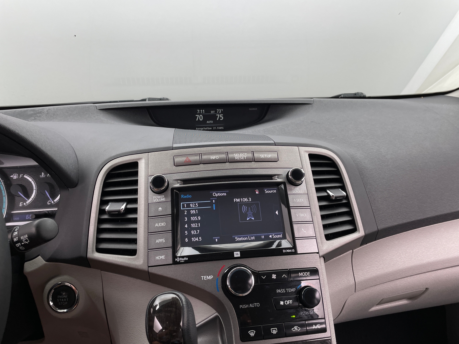 Thumbnail: 2015 Toyota Venza - 3