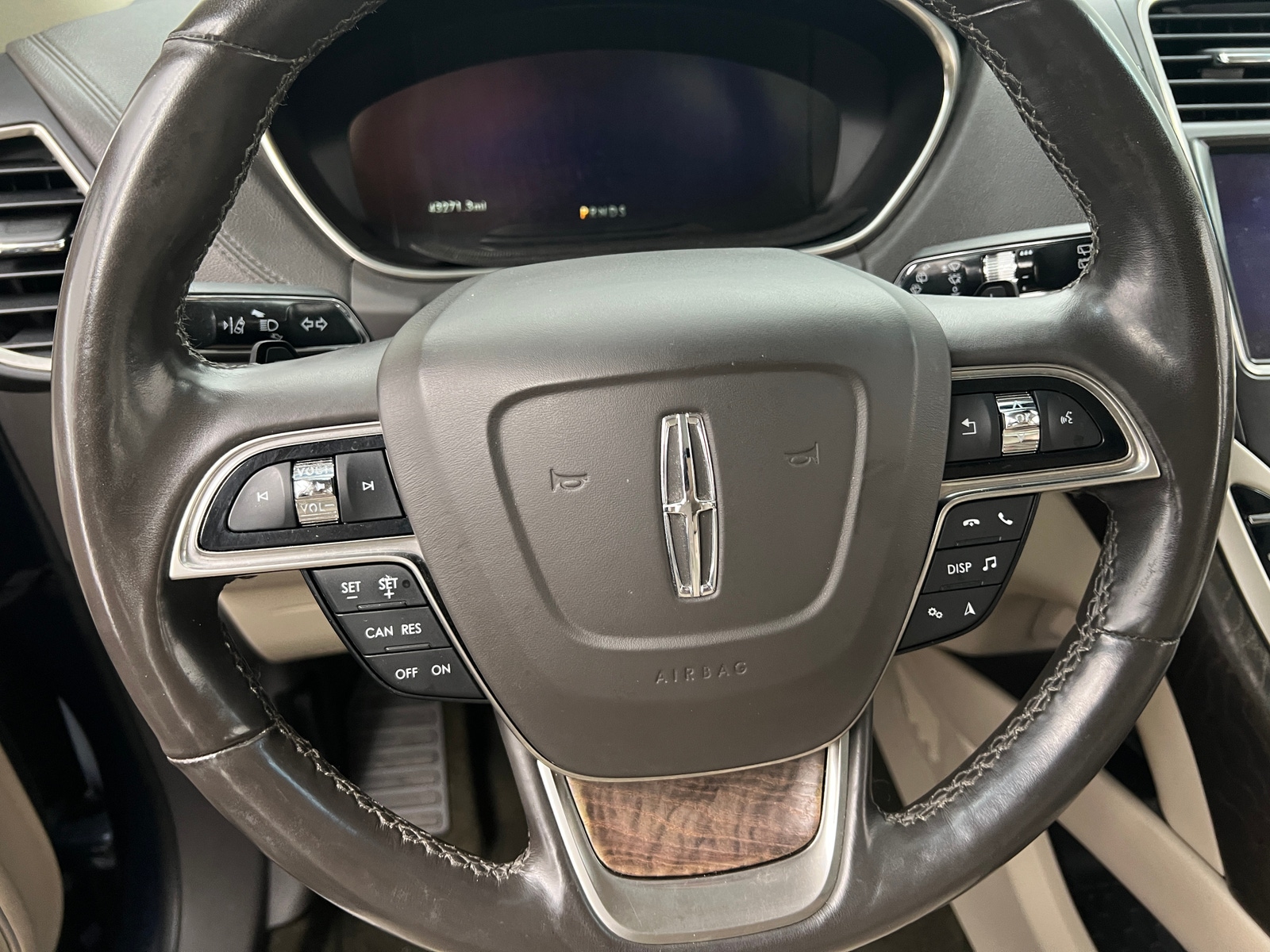 Thumbnail: 2019 Lincoln Nautilus - 4