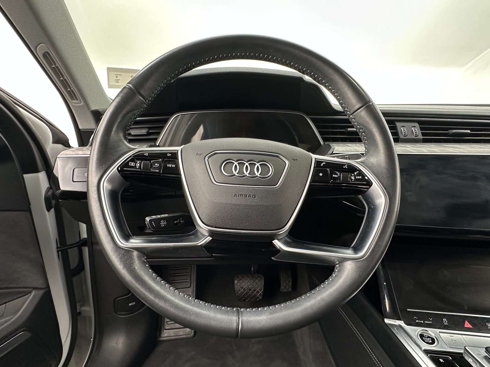 Thumbnail: 2021 Audi e-tron S - 4