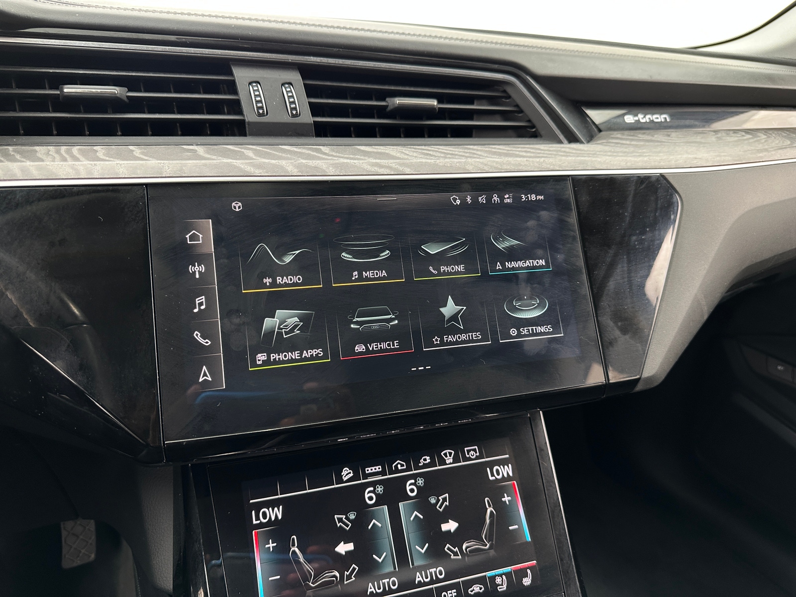 Thumbnail: 2021 Audi e-tron S - 3