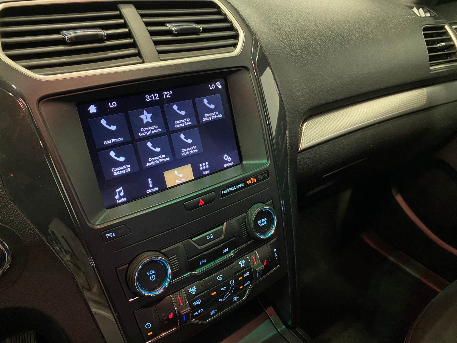 Thumbnail: 2018 Ford Explorer - 3