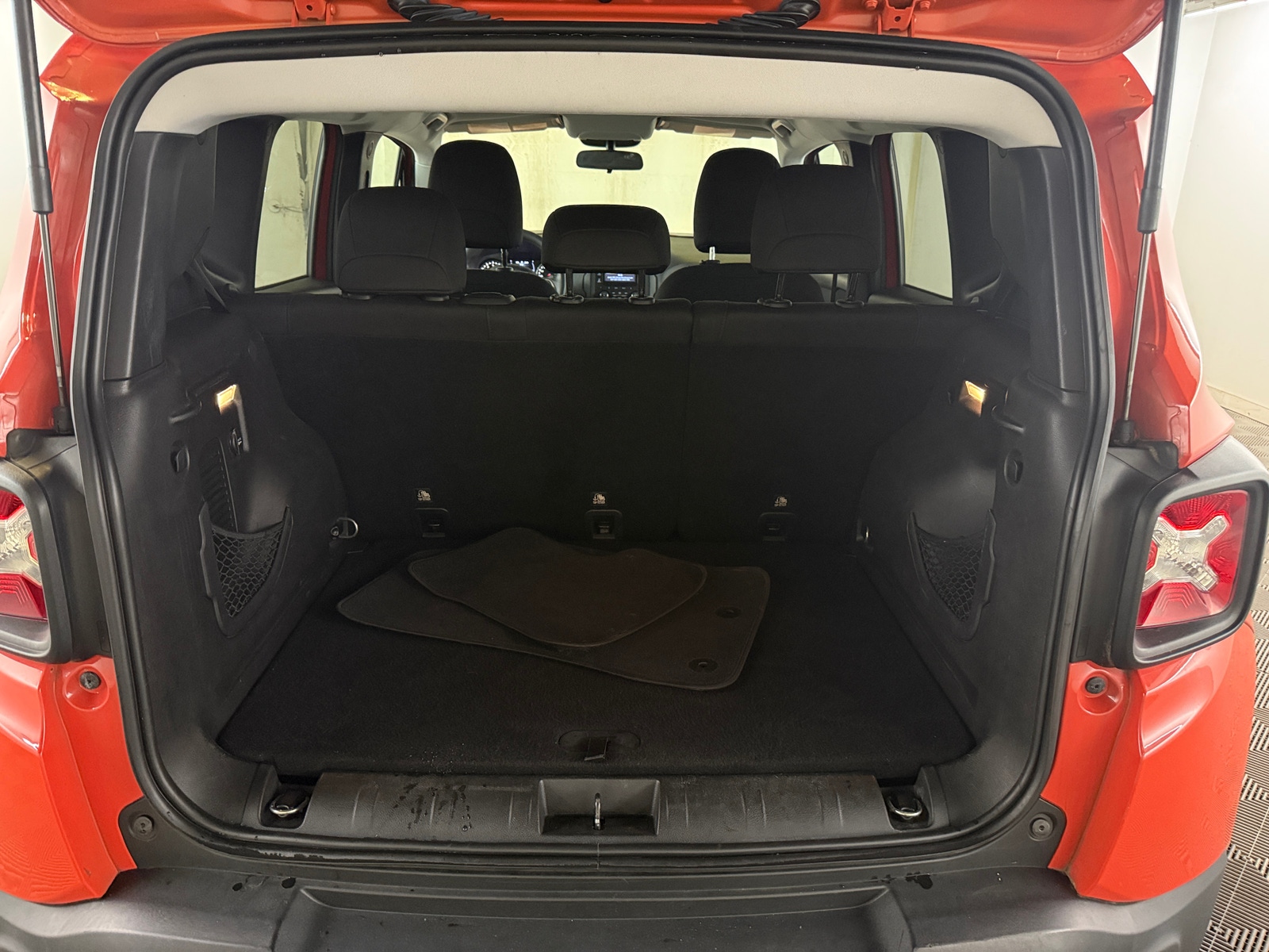 Thumbnail: 2017 Jeep Renegade - 7