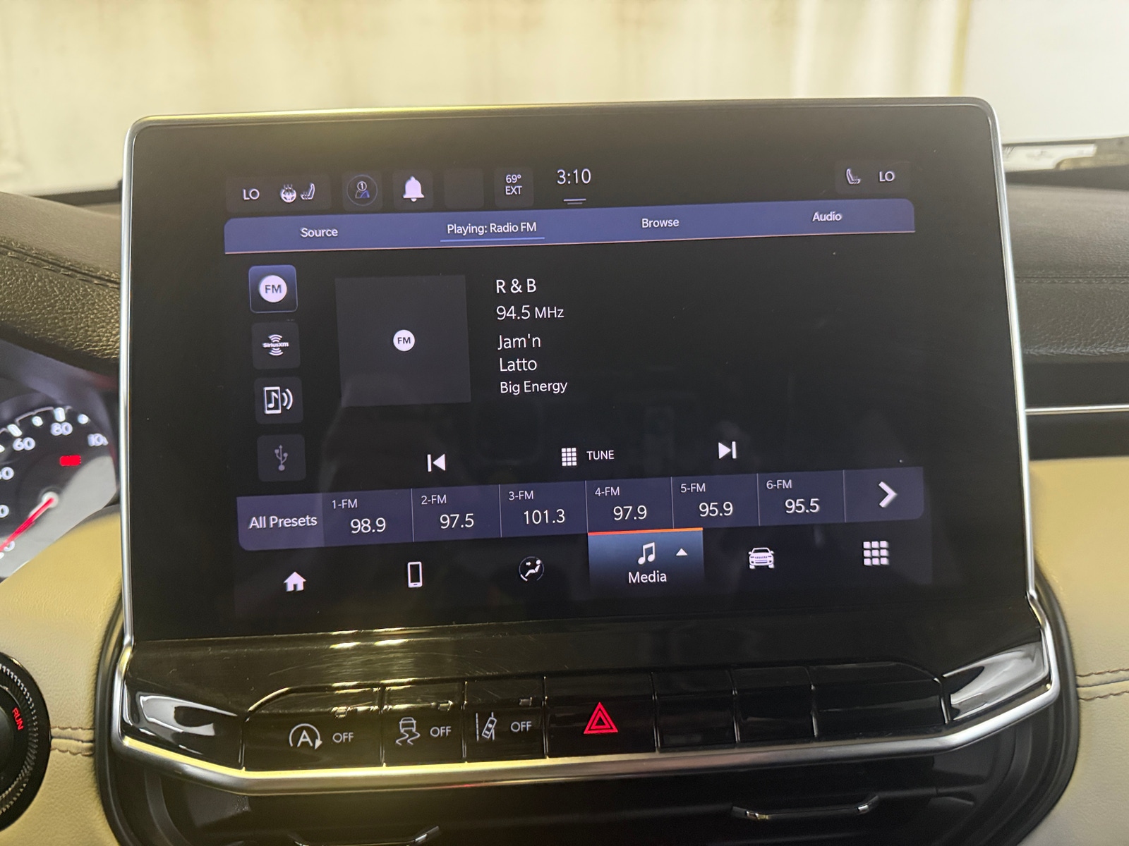 Thumbnail: 2023 Jeep Compass - 3