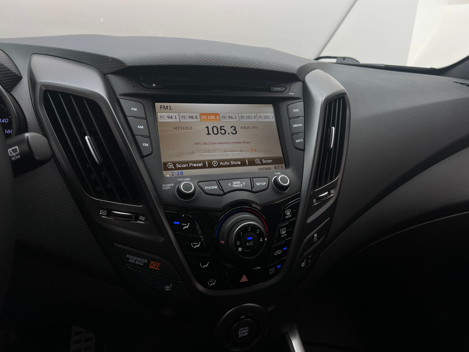 Thumbnail: 2016 Hyundai Veloster - 2