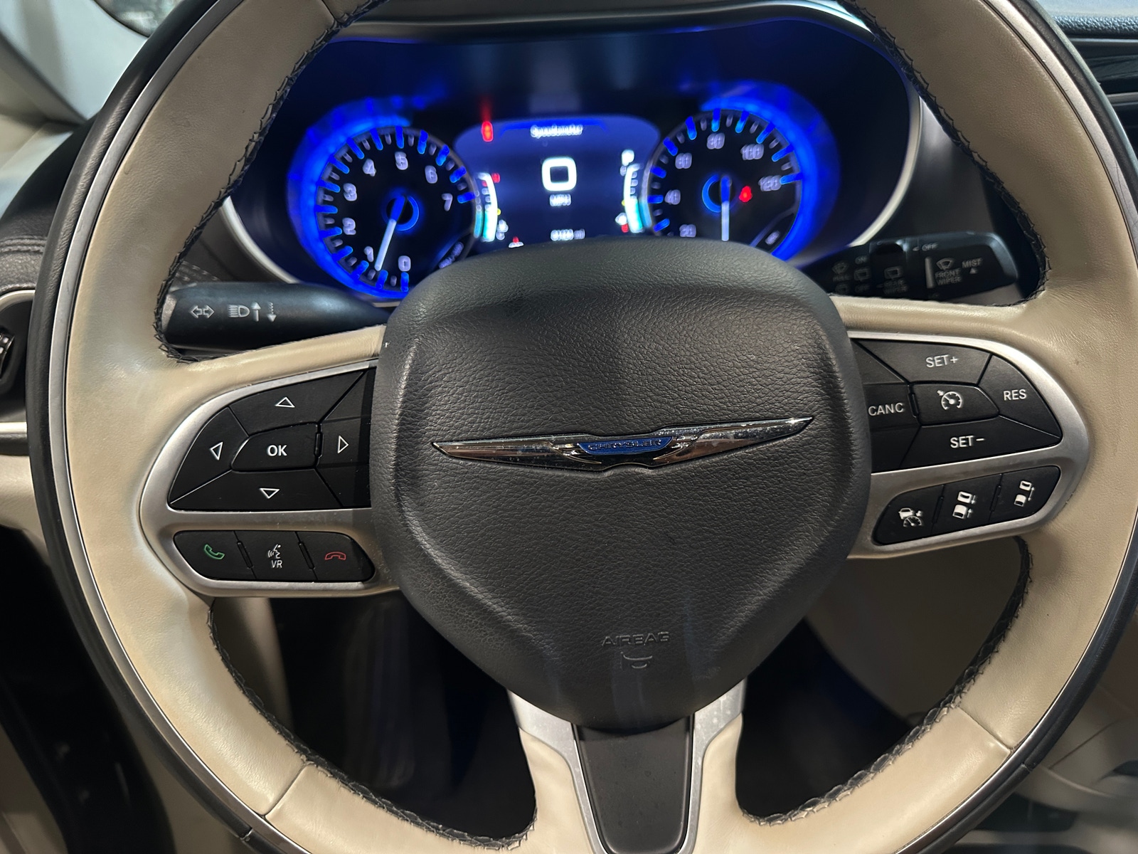 Thumbnail: 2017 Chrysler Pacifica - 4