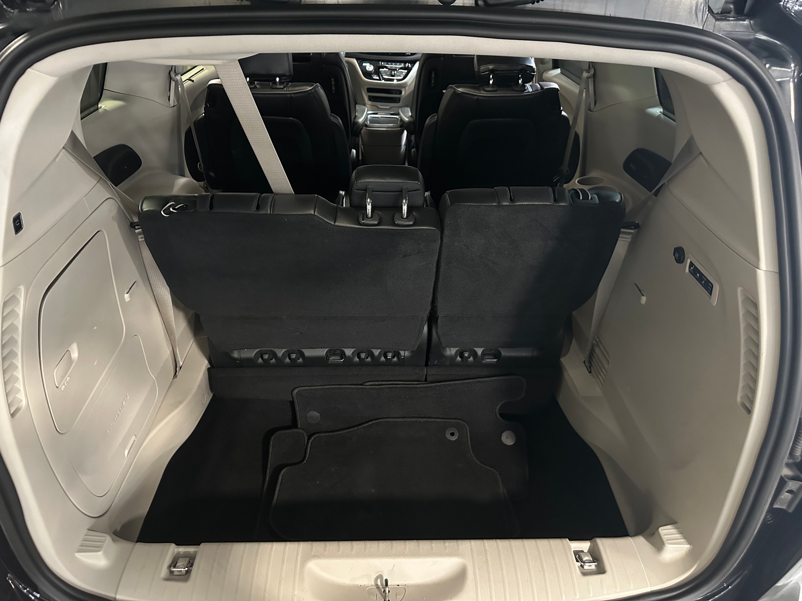 Thumbnail: 2017 Chrysler Pacifica - 6