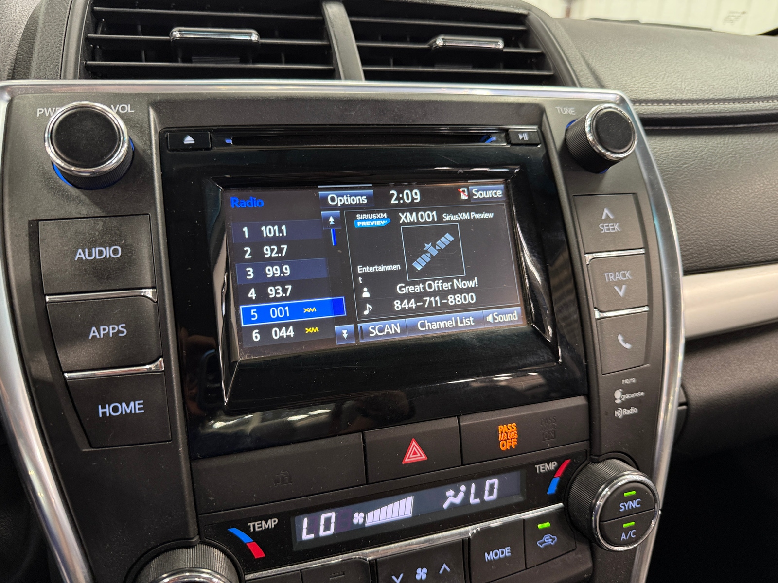 Thumbnail: 2015 Toyota Camry - 3