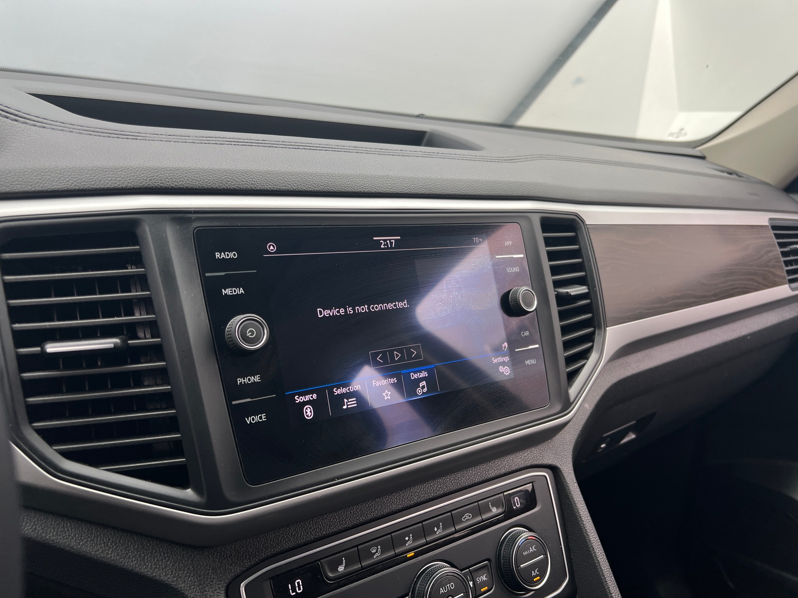 Thumbnail: 2021 Volkswagen Atlas - 3
