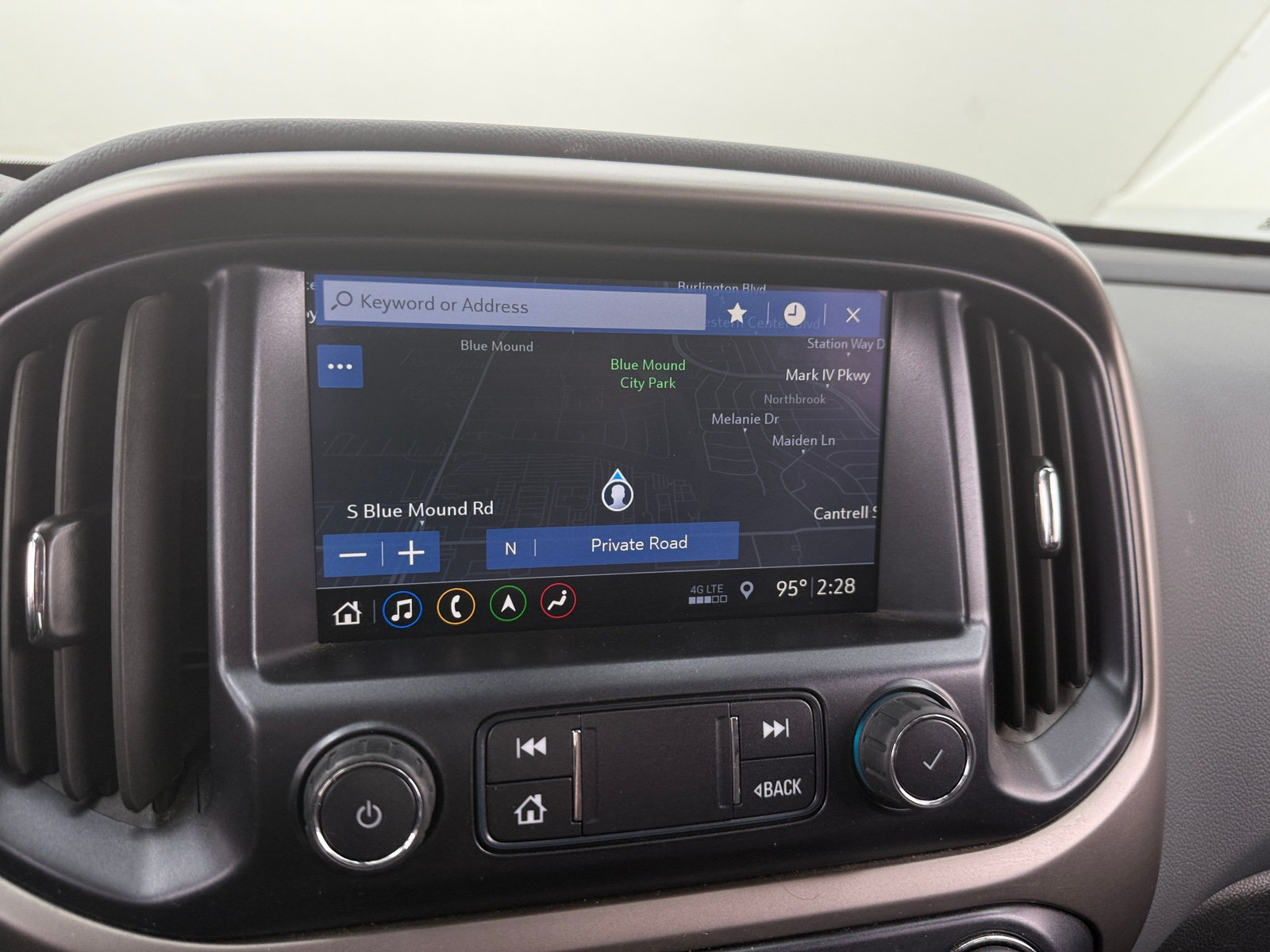 Thumbnail: 2022 Chevrolet Colorado - 4