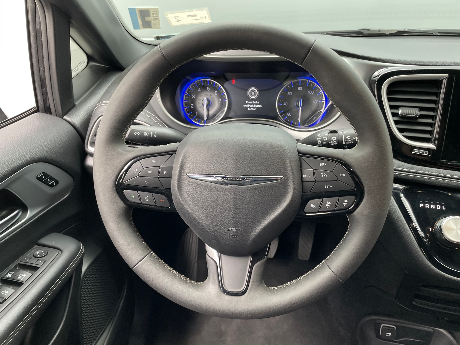 Thumbnail: 2023 Chrysler Pacifica - 4