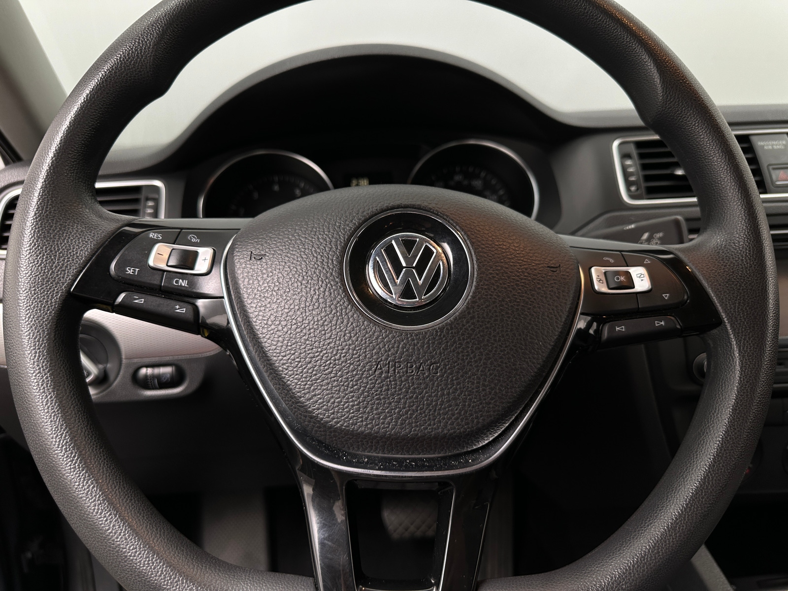 Thumbnail: 2017 Volkswagen Jetta - 5