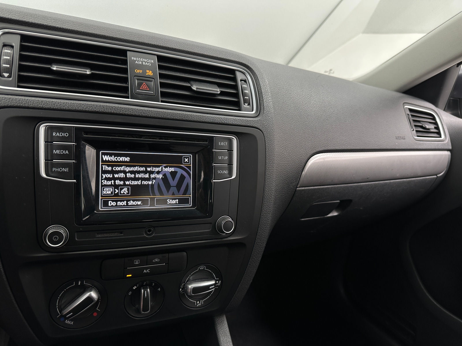 Thumbnail: 2017 Volkswagen Jetta - 4