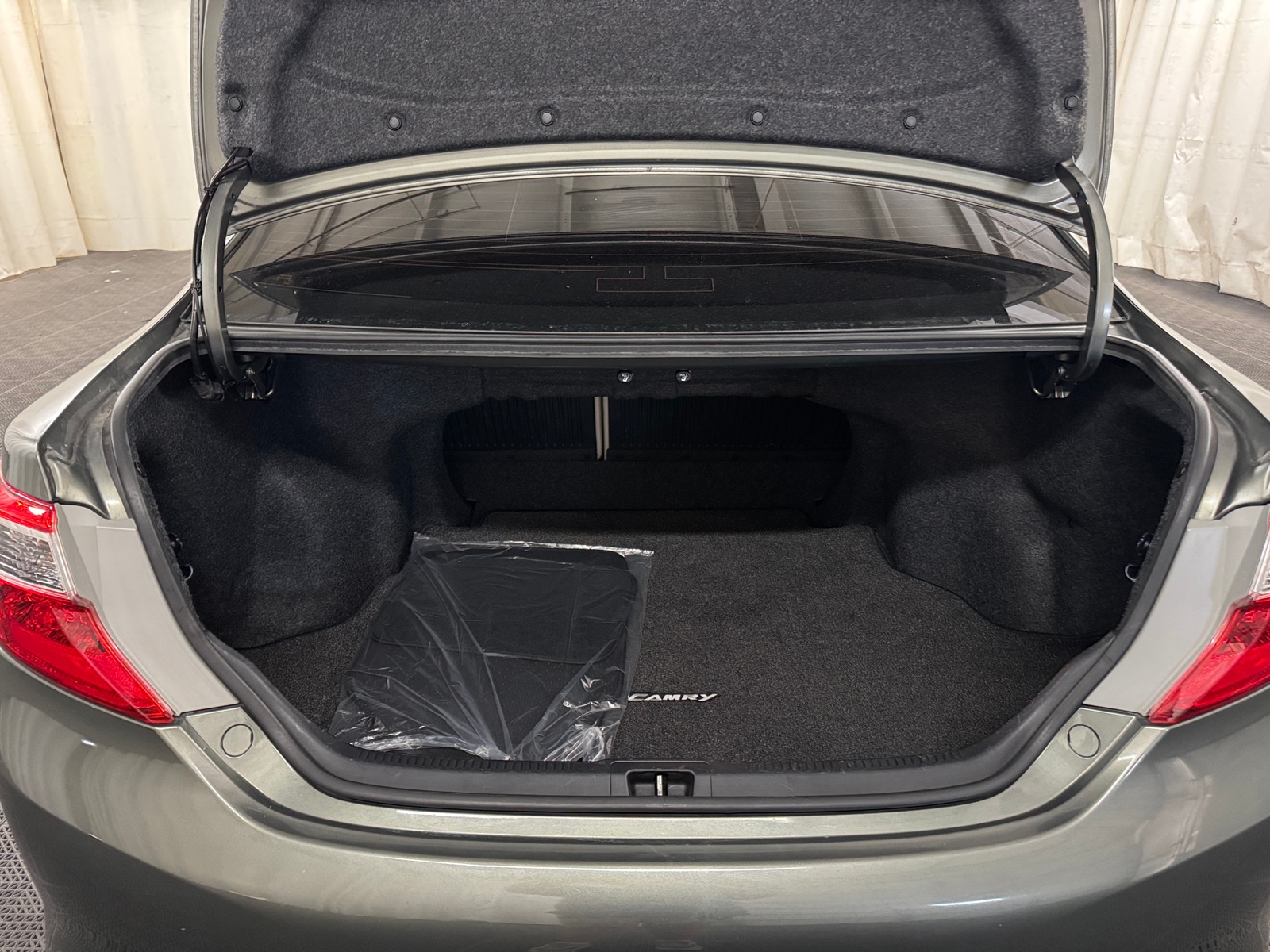 Thumbnail: 2012 Toyota Camry - 7