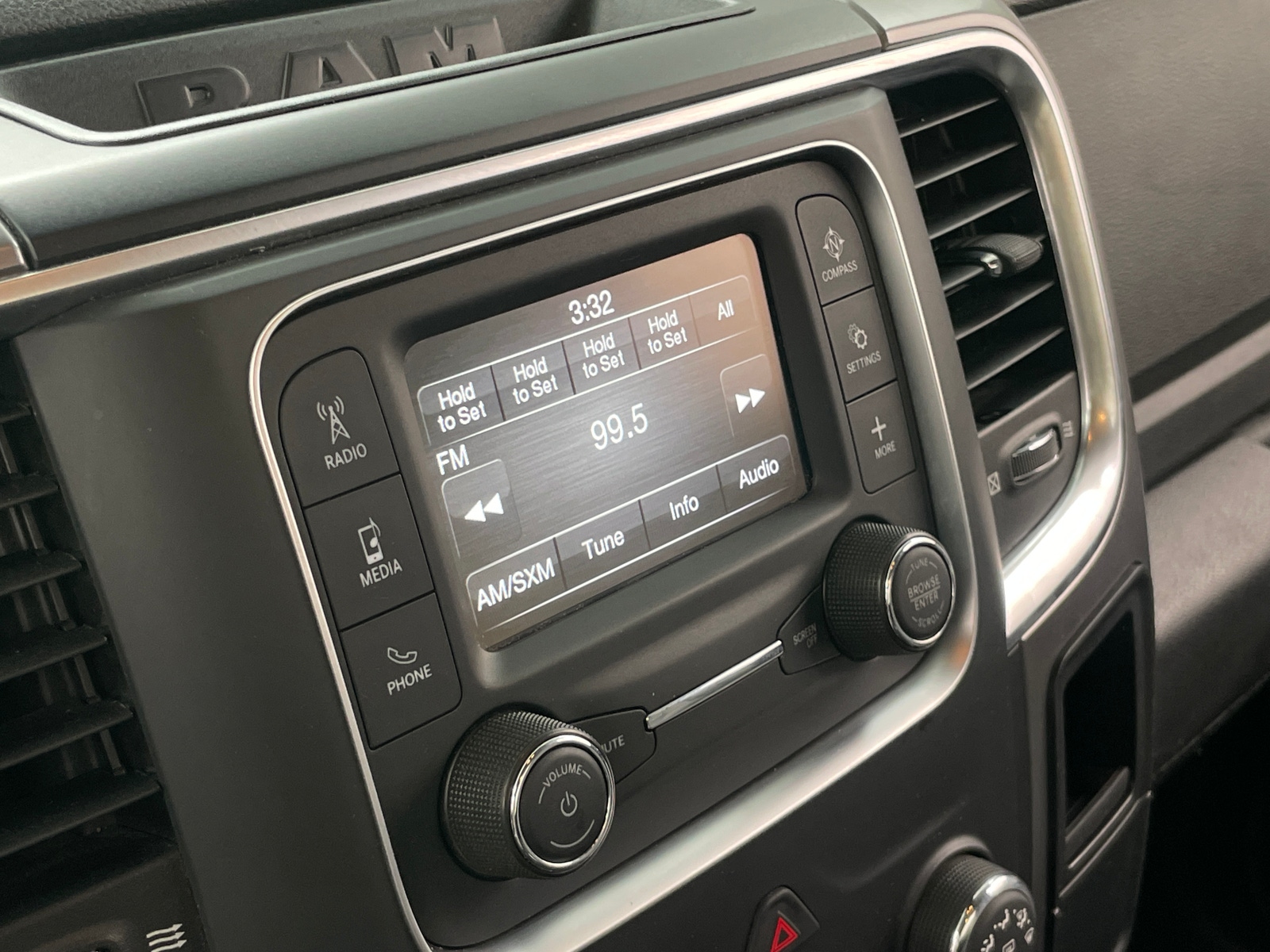 Thumbnail: 2021 RAM 1500 Classic - 4