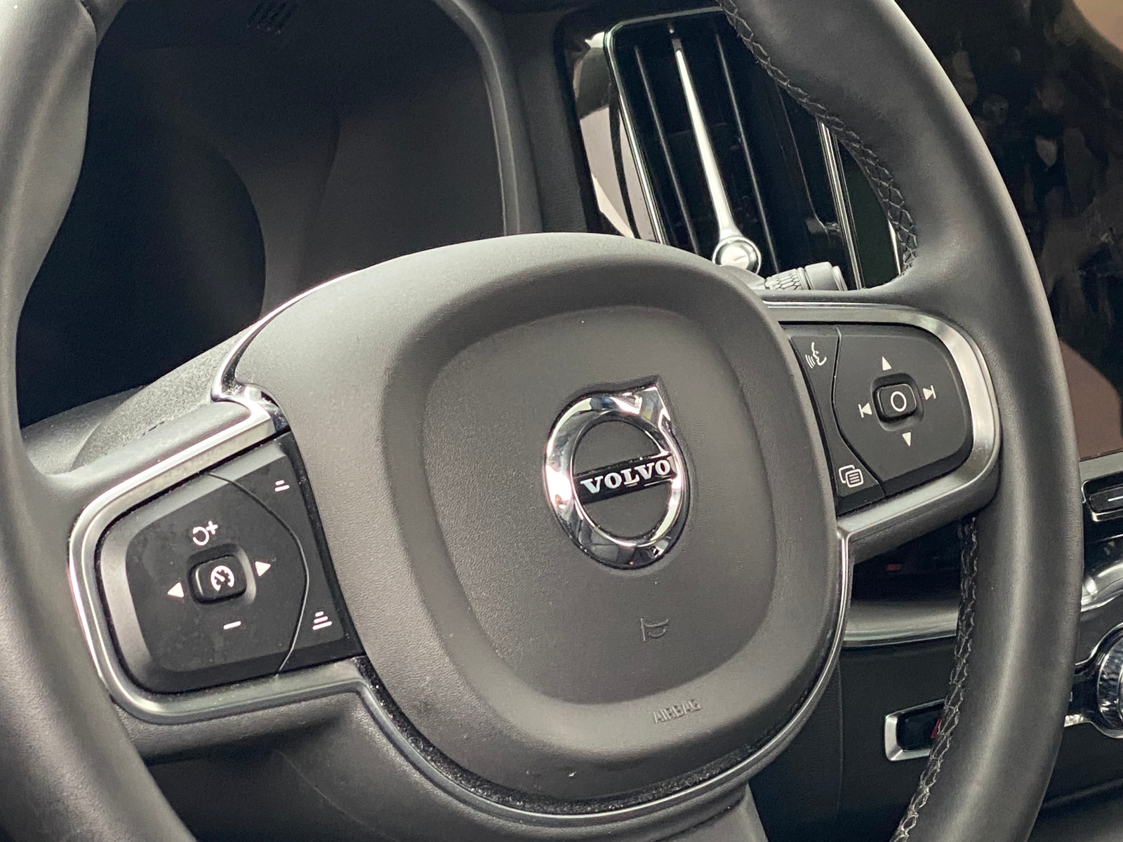 Thumbnail: 2024 Volvo XC60 - 4