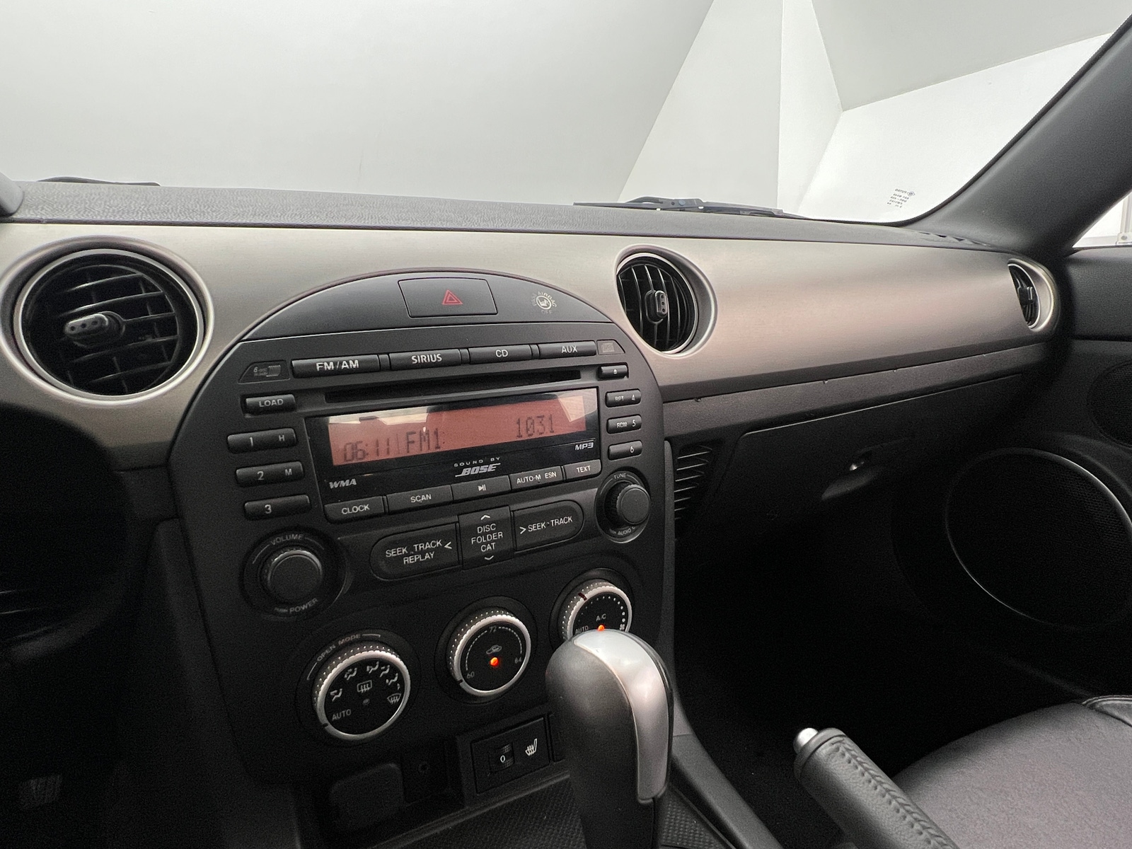 Thumbnail: 2011 Mazda MX-5 Miata - 3