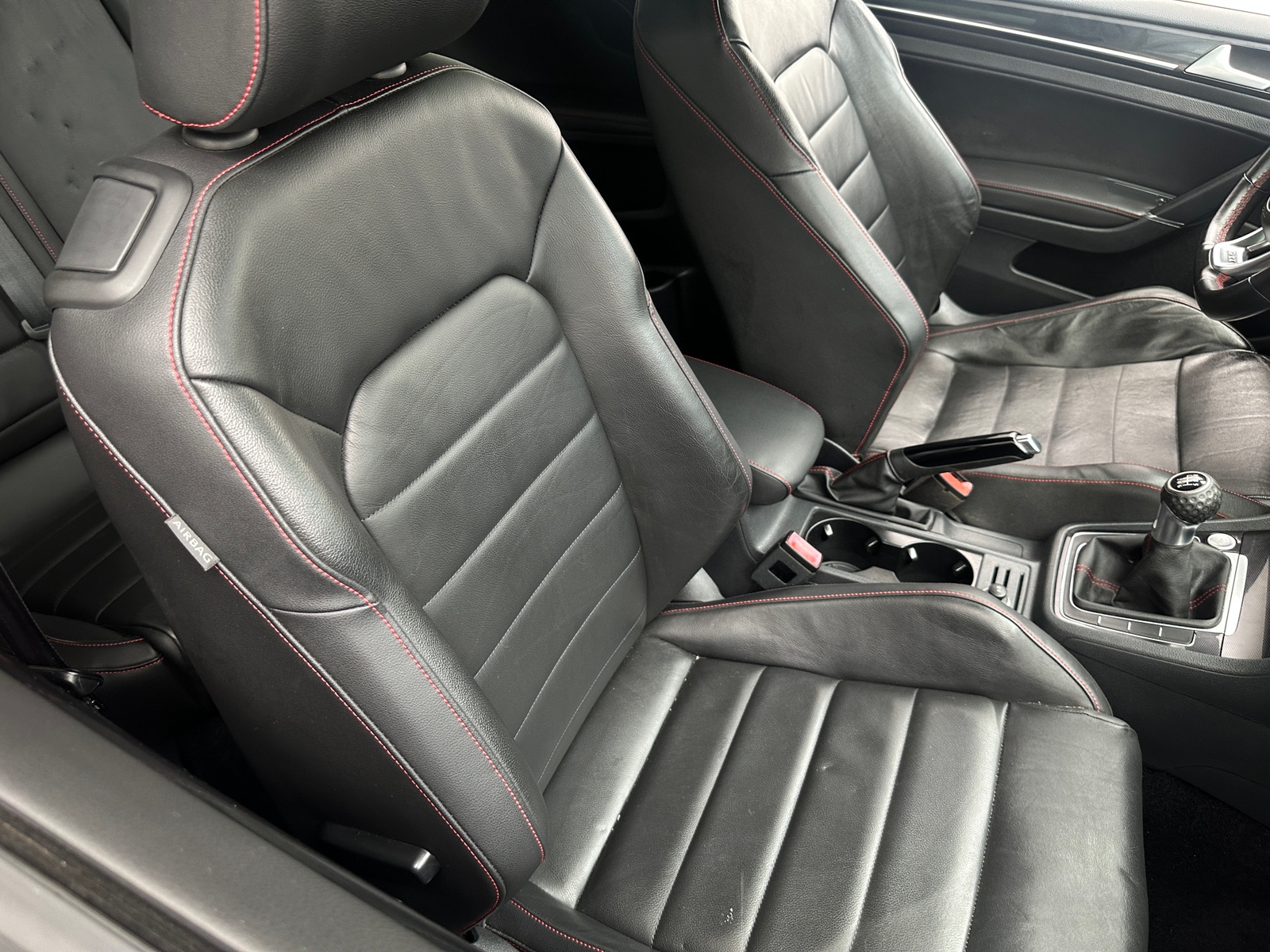 Thumbnail: 2016 Volkswagen Golf - 2