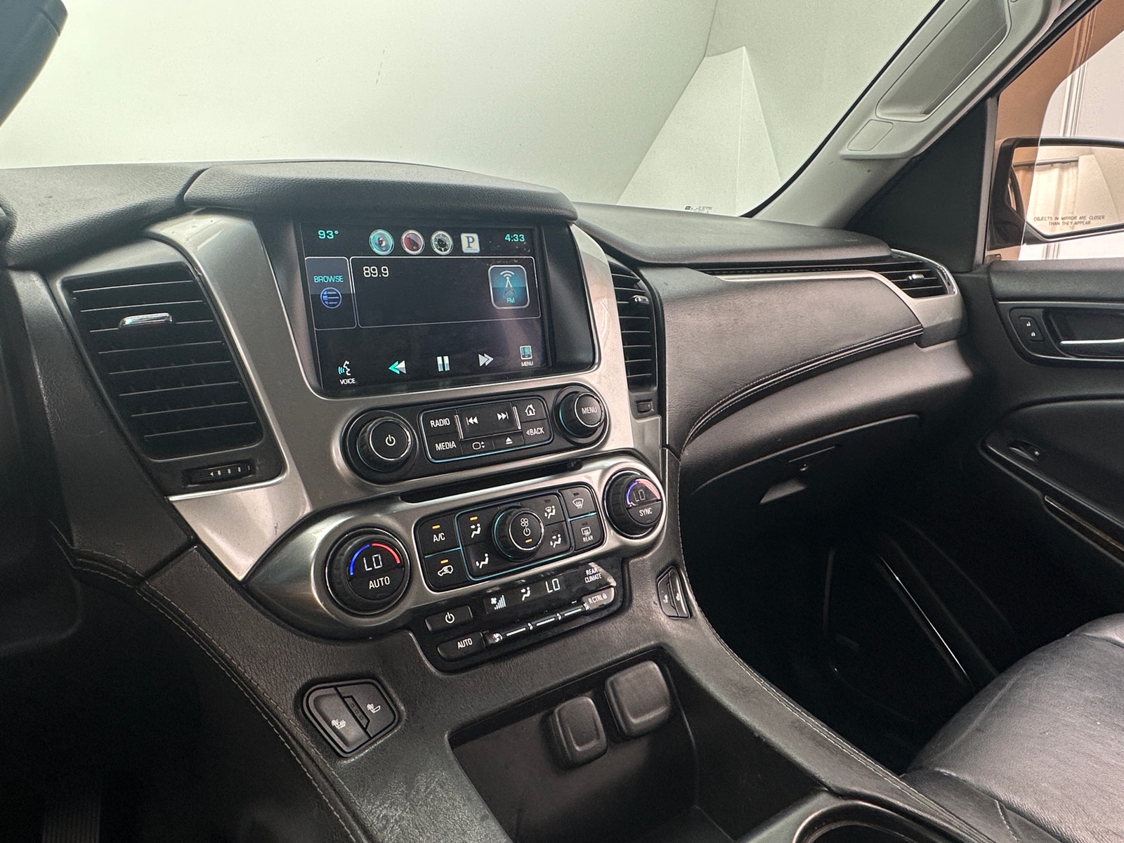 Thumbnail: 2015 Chevrolet Suburban - 3