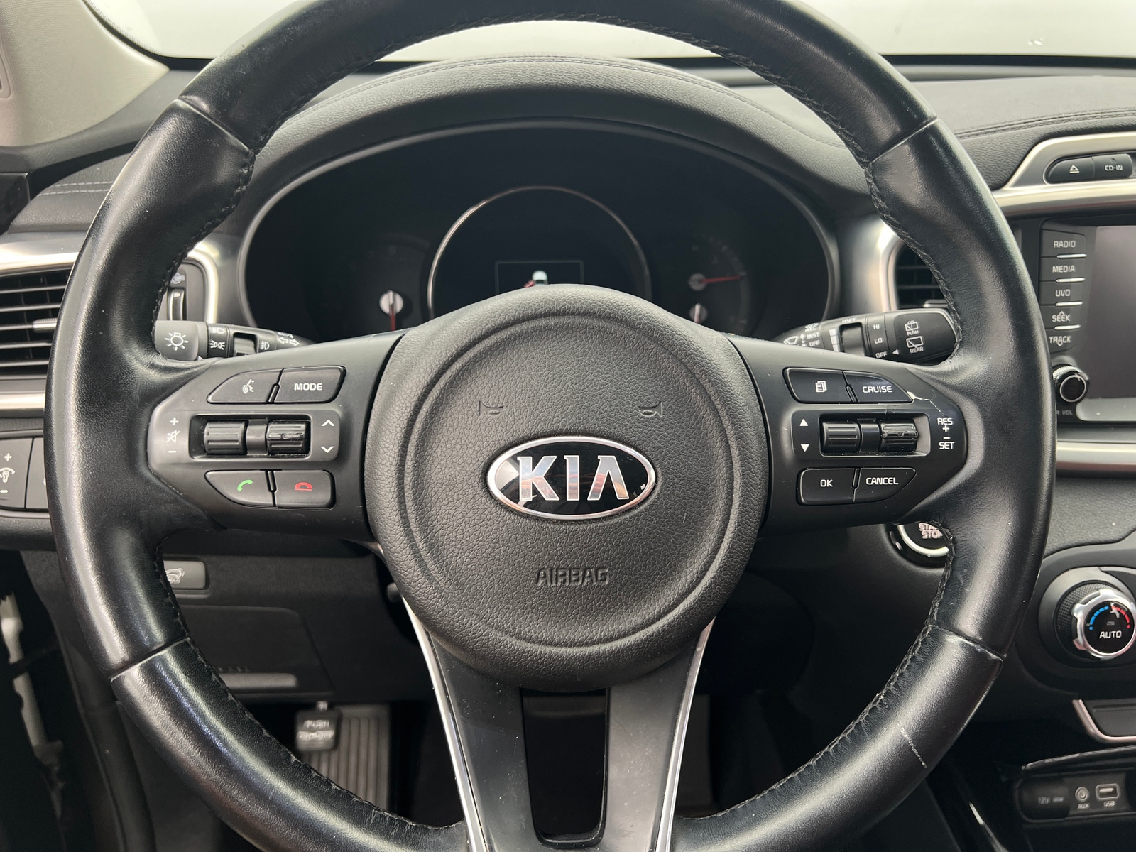 Thumbnail: 2017 Kia Sorento - 4