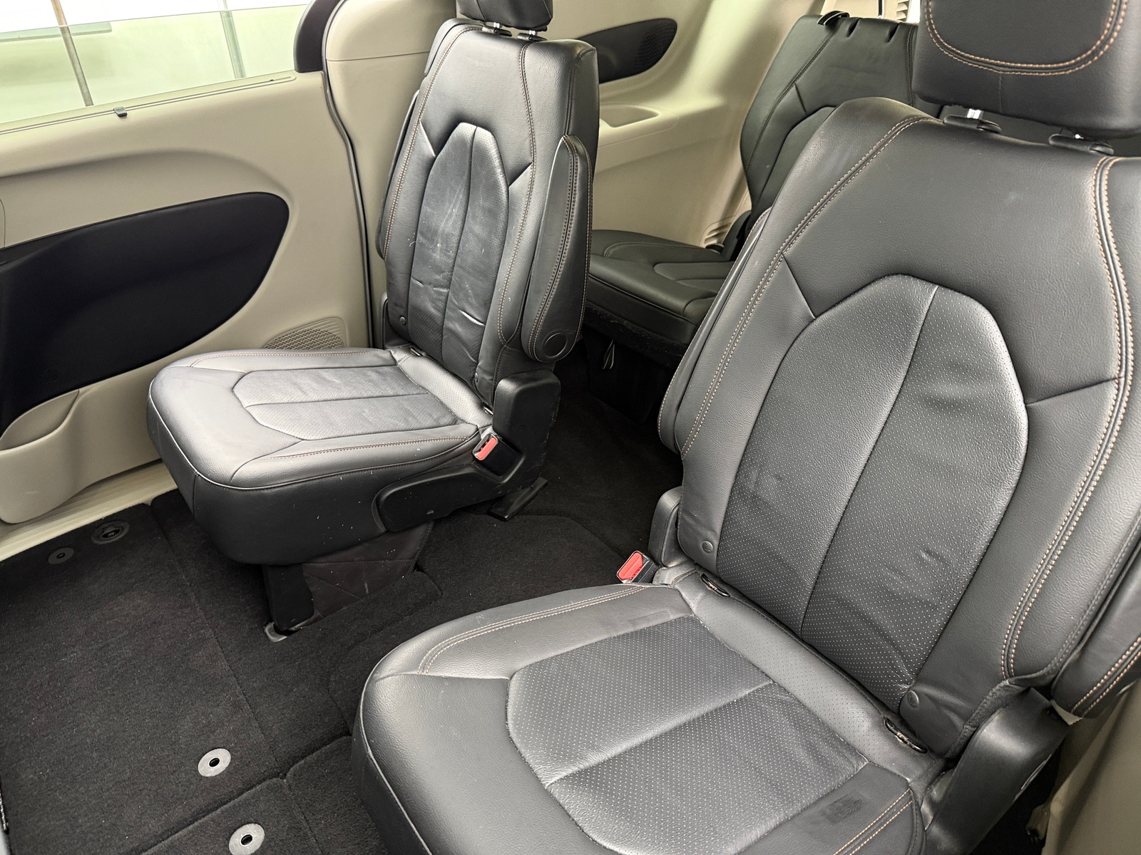 Thumbnail: 2018 Chrysler Pacifica - 5