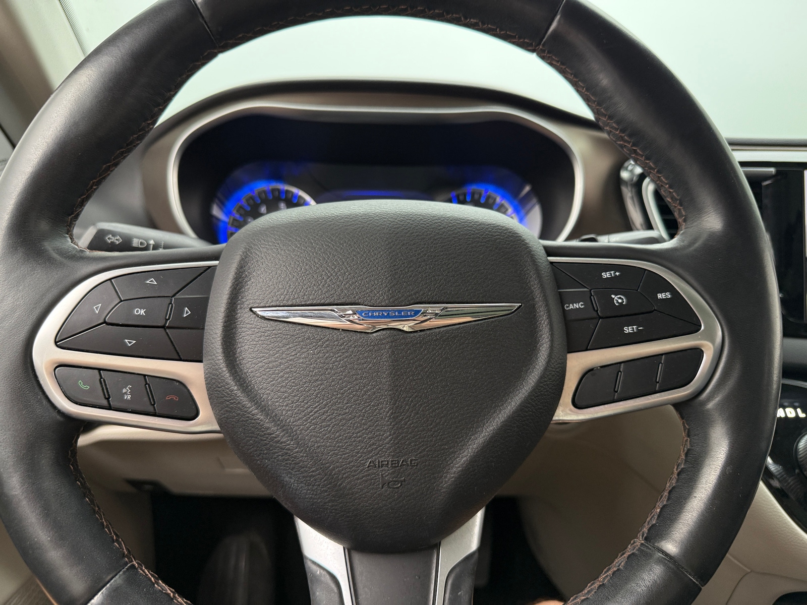 Thumbnail: 2018 Chrysler Pacifica - 4