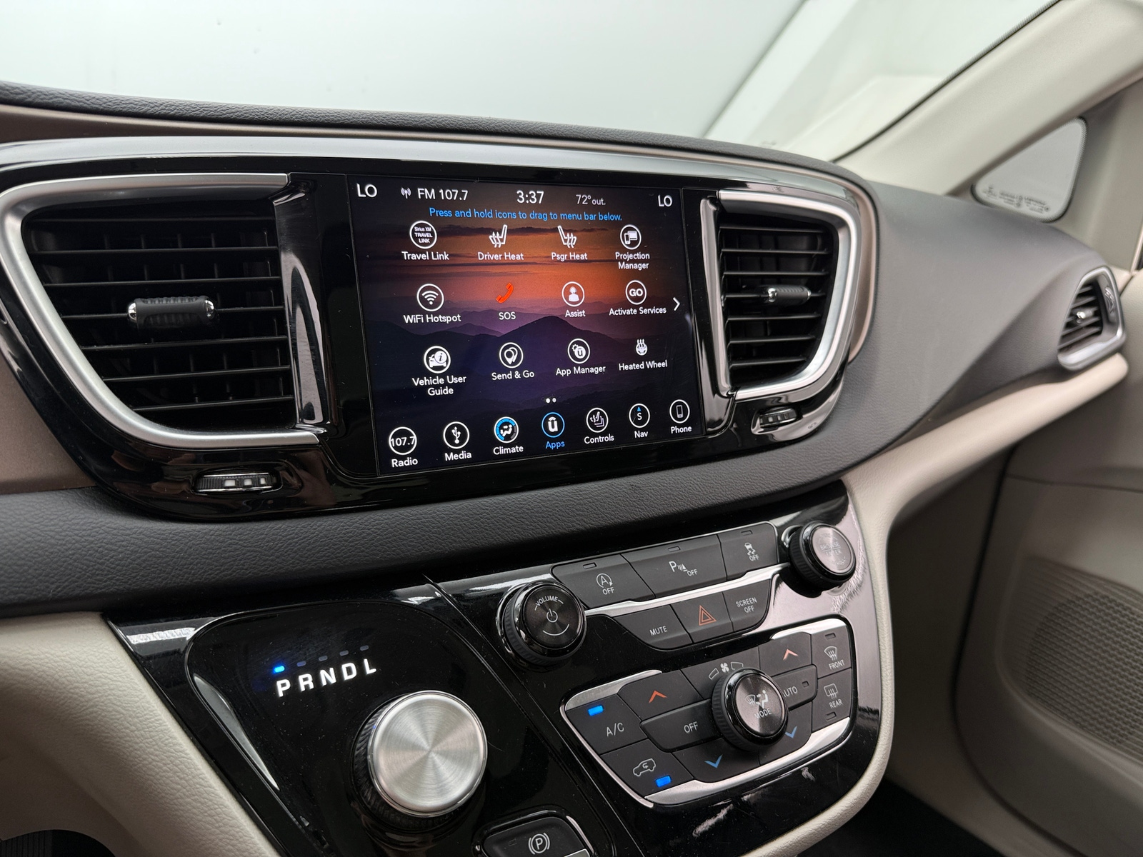 Thumbnail: 2018 Chrysler Pacifica - 3