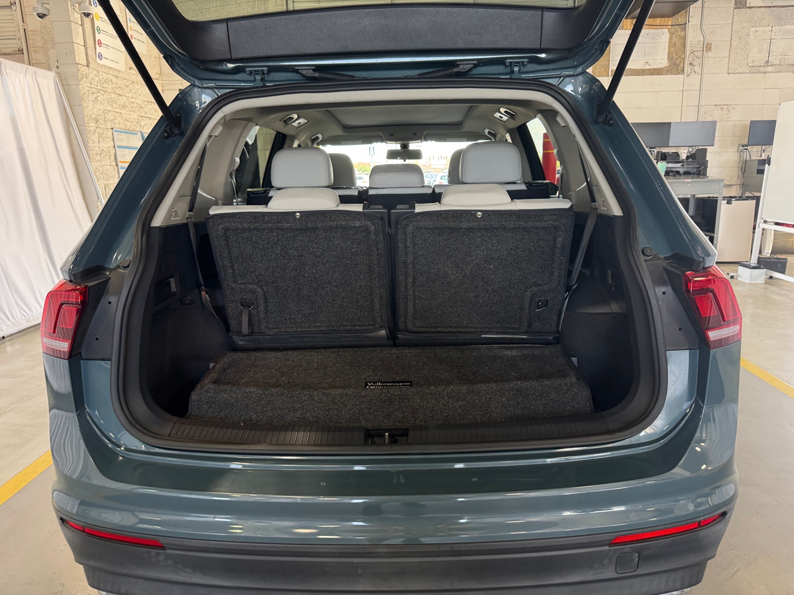 Thumbnail: 2019 Volkswagen Tiguan - 6