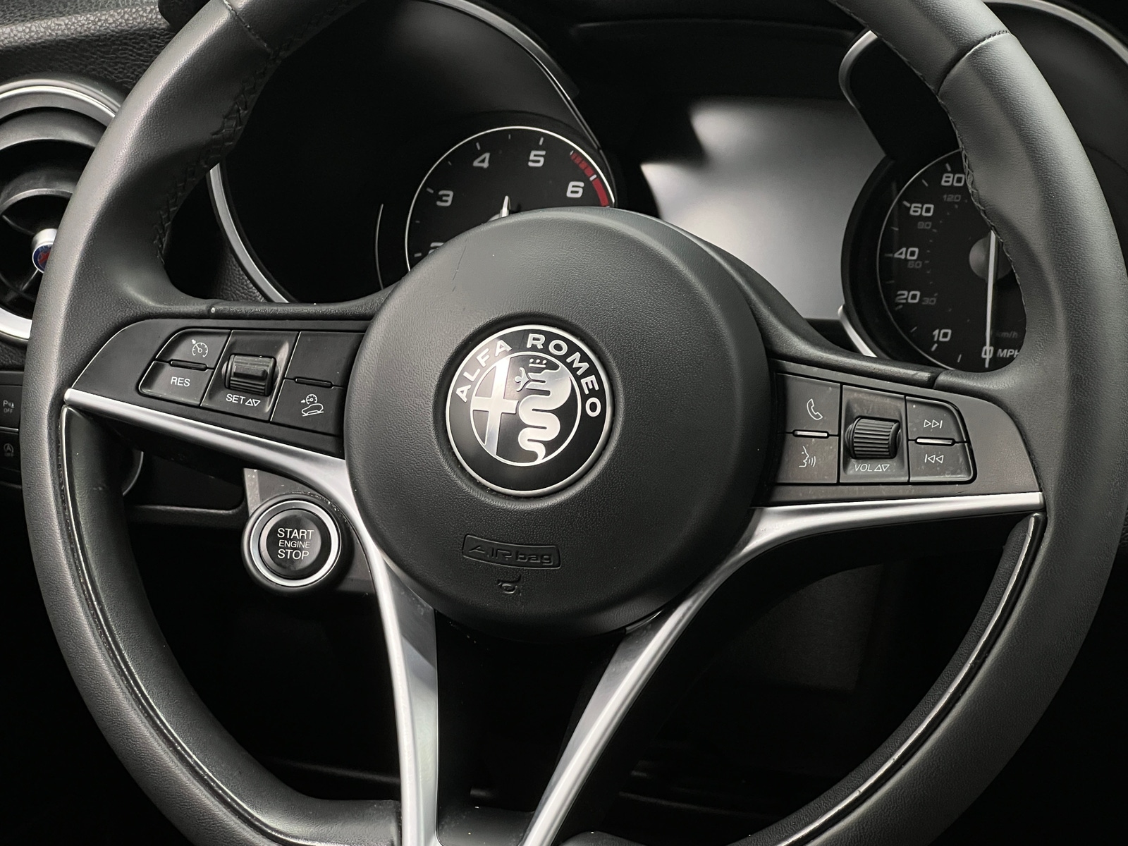 Thumbnail: 2018 Alfa Romeo Stelvio - 4