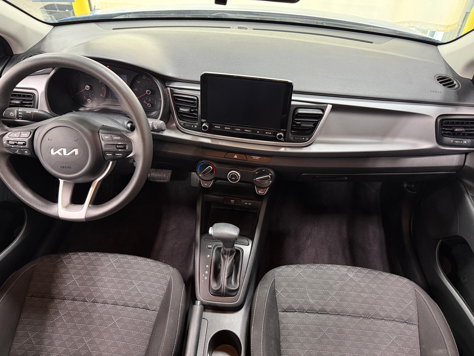 Thumbnail: 2023 Kia Rio - 3