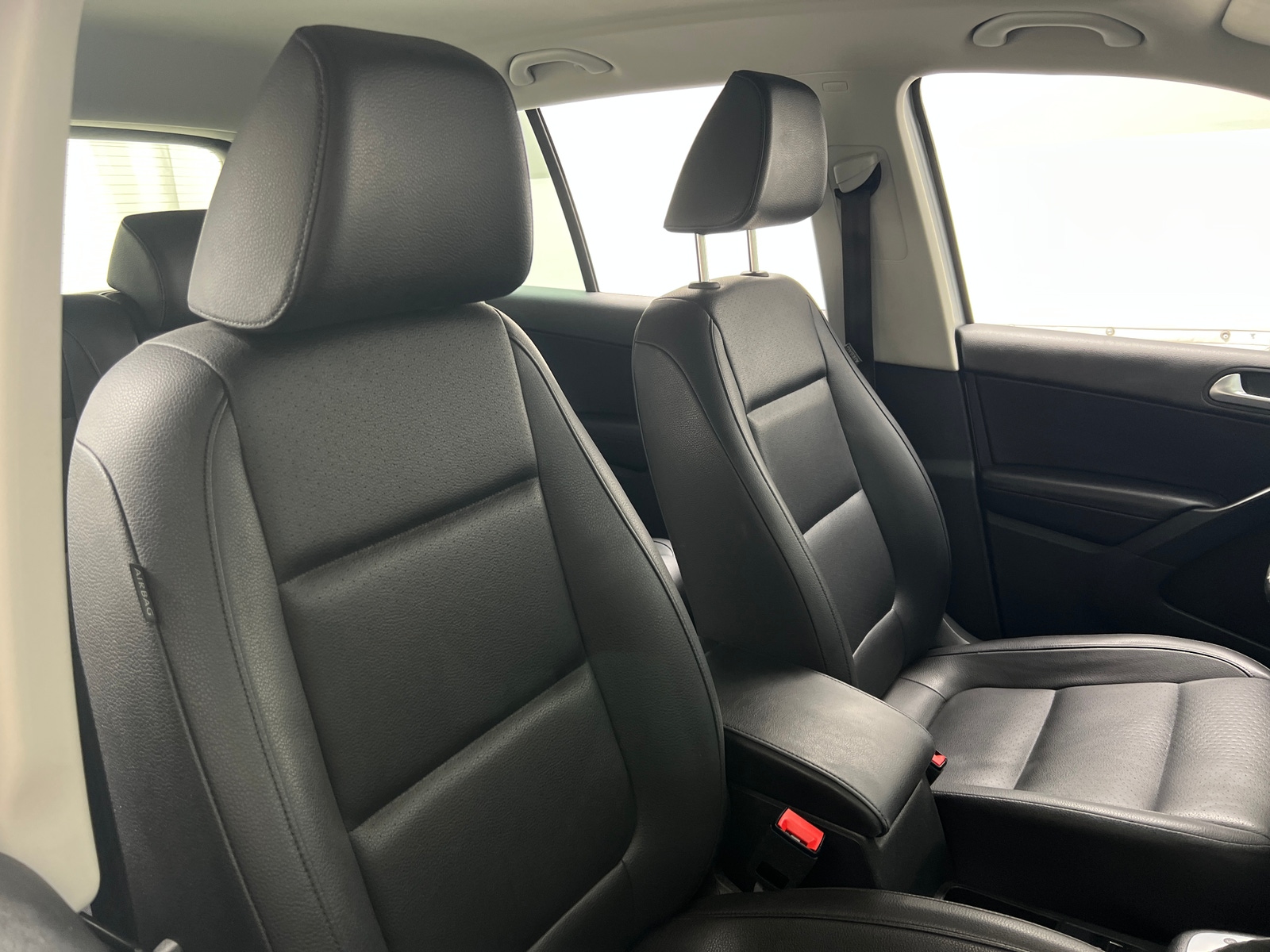 Thumbnail: 2016 Volkswagen Tiguan - 2