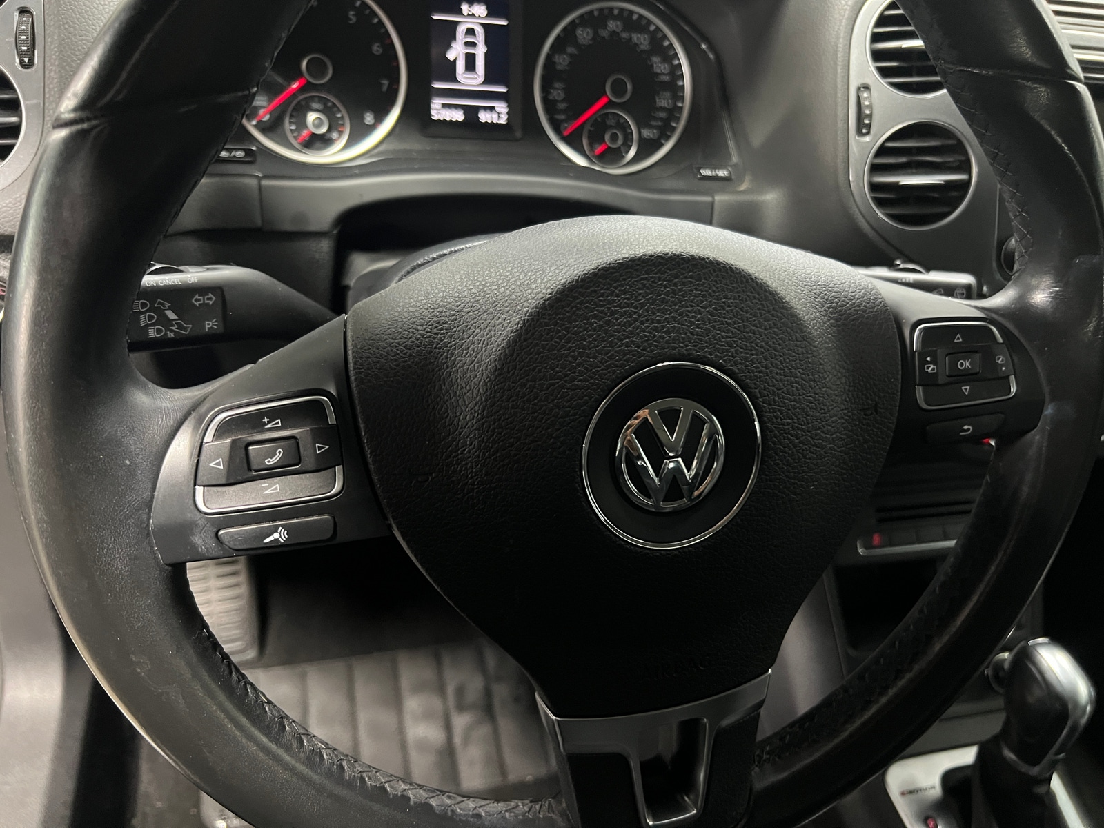 Thumbnail: 2016 Volkswagen Tiguan - 5
