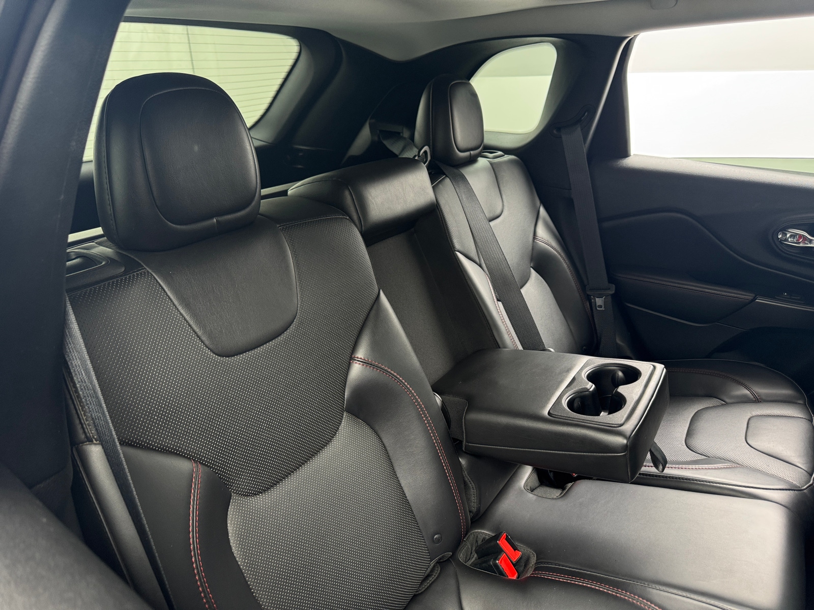 Thumbnail: 2019 Jeep Cherokee - 5