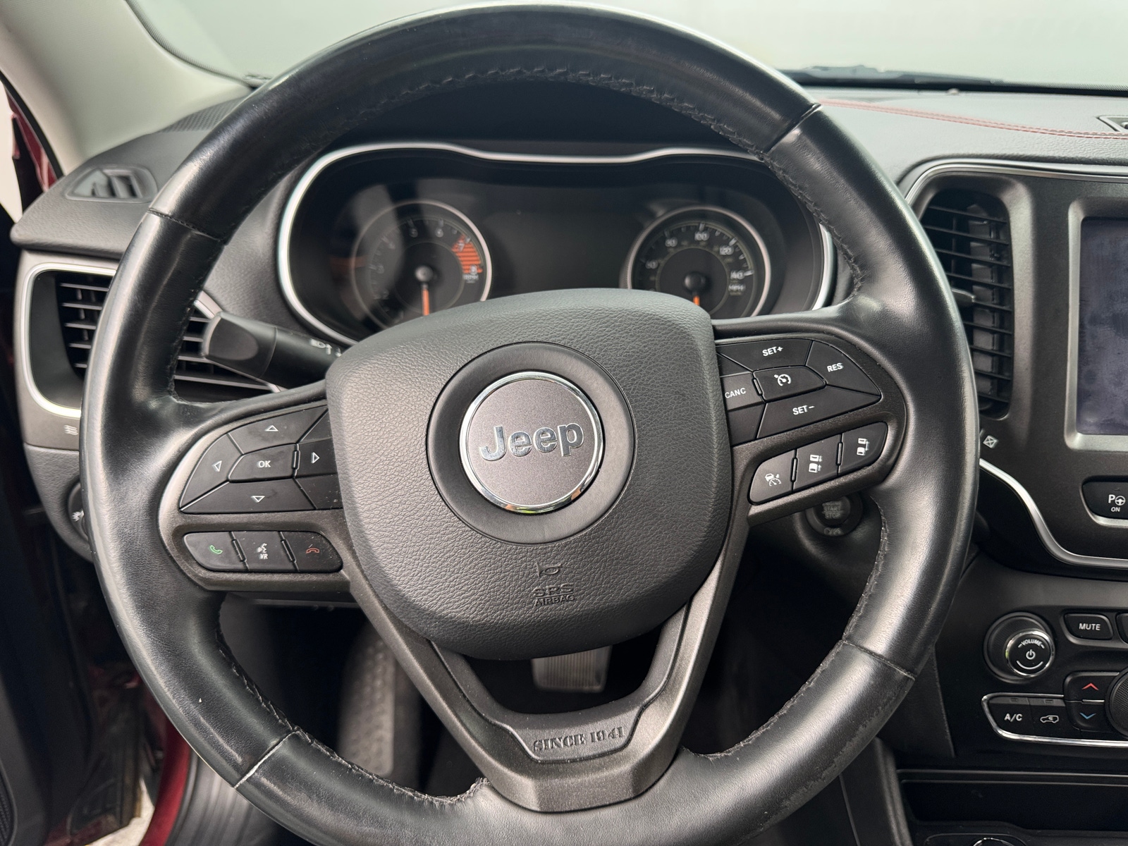 Thumbnail: 2019 Jeep Cherokee - 4