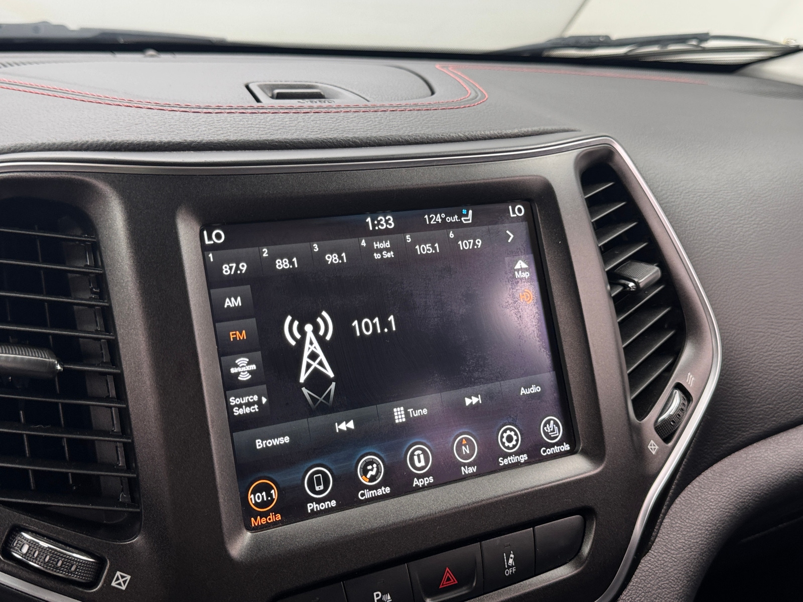 Thumbnail: 2019 Jeep Cherokee - 3