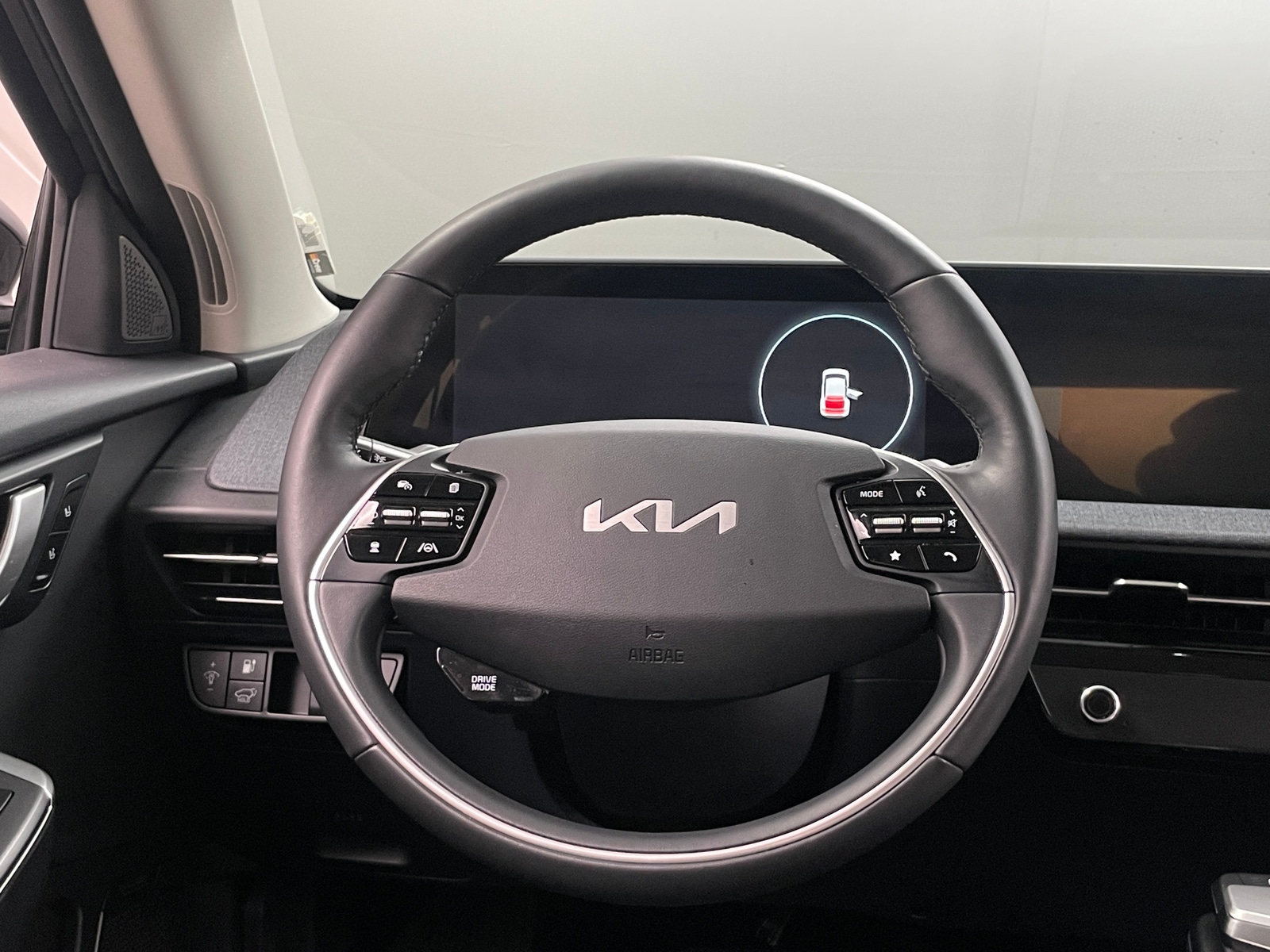 Thumbnail: 2022 Kia EV6 - 4