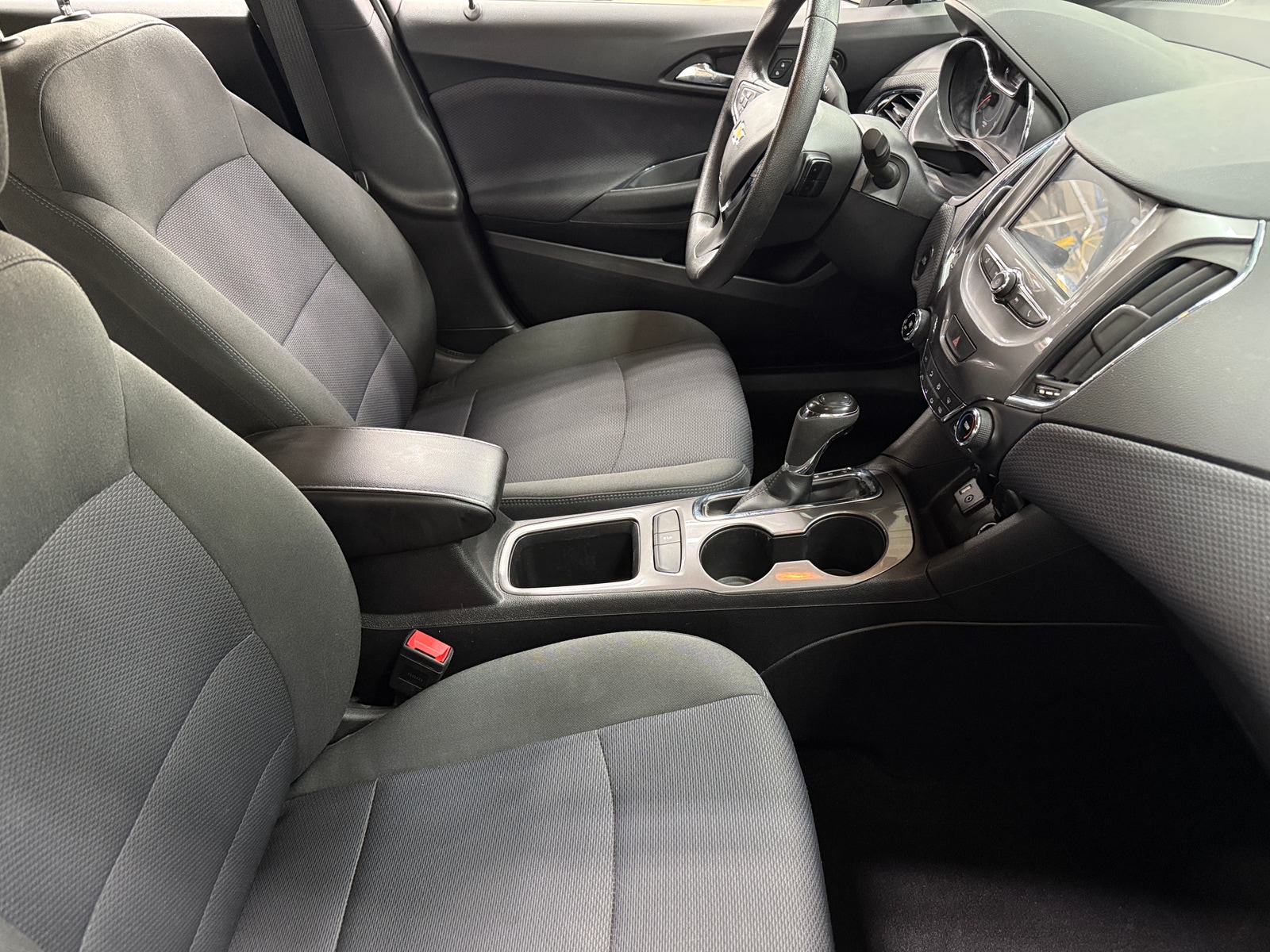 Thumbnail: 2018 Chevrolet Cruze - 2