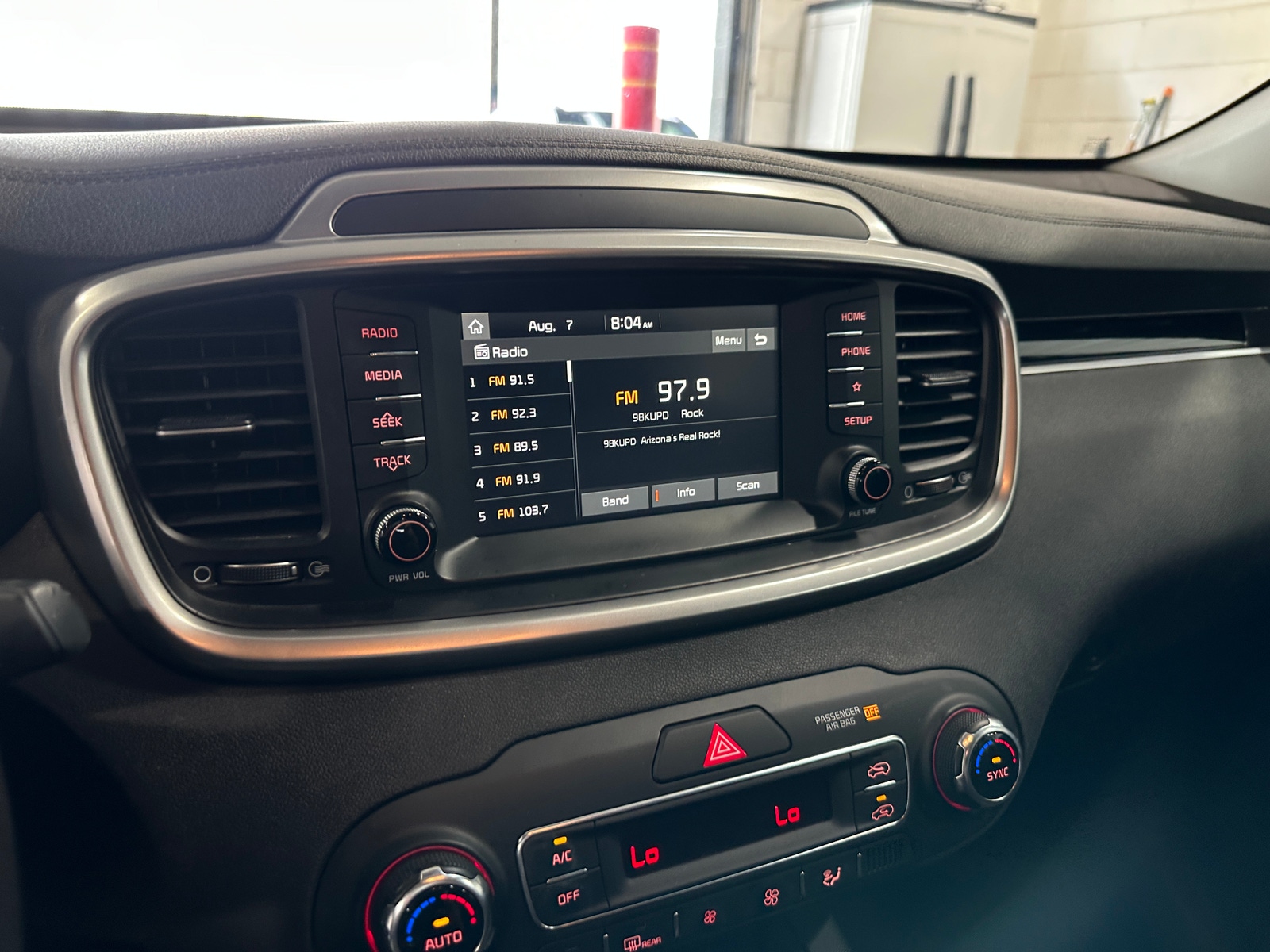 Thumbnail: 2019 Kia Sorento - 4