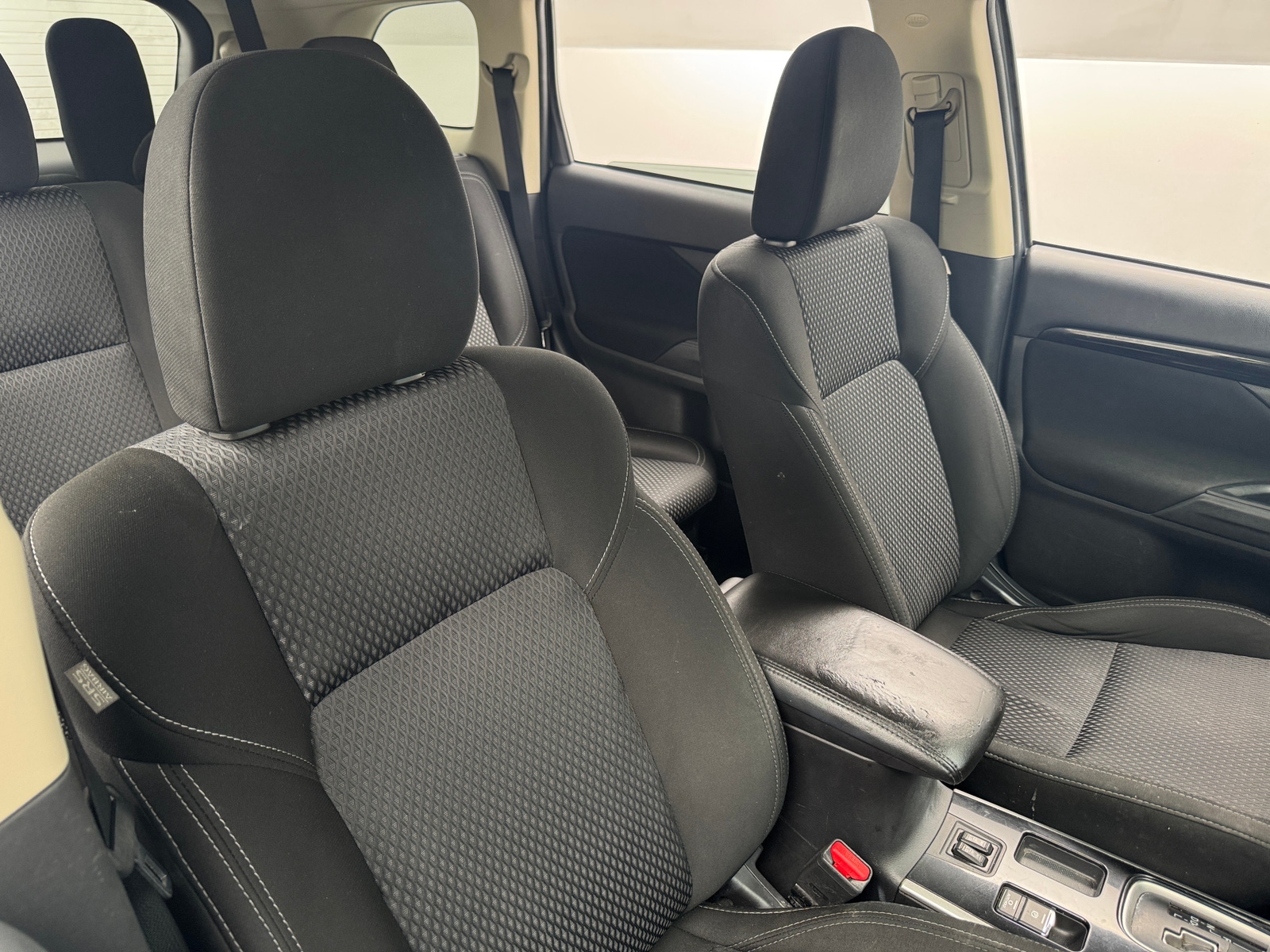 Thumbnail: 2019 Mitsubishi Outlander - 2