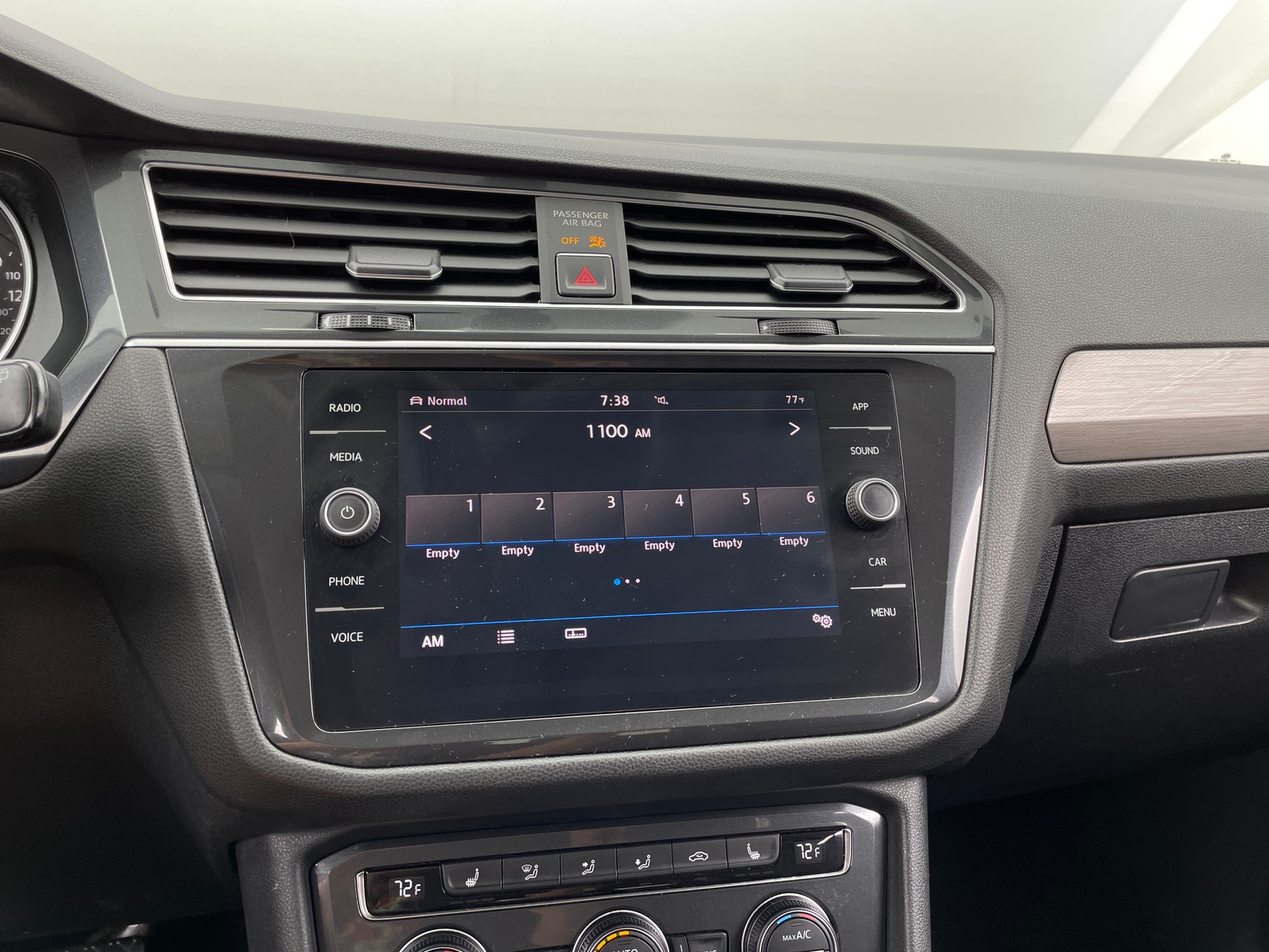 Thumbnail: 2018 Volkswagen Tiguan - 3