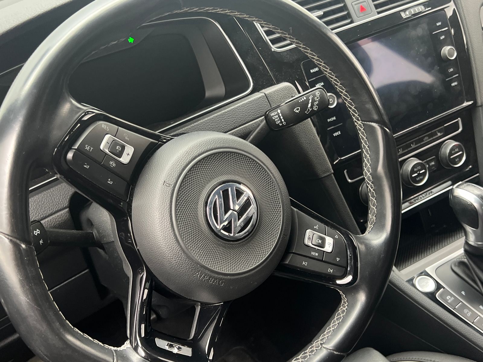 Thumbnail: 2019 Volkswagen Golf - 4