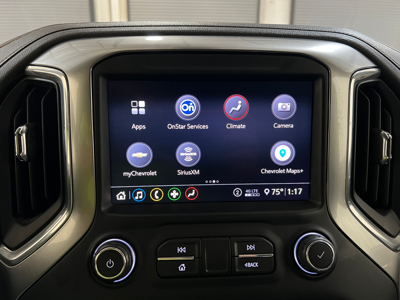 Thumbnail: 2020 Chevrolet Silverado 1500 - 3