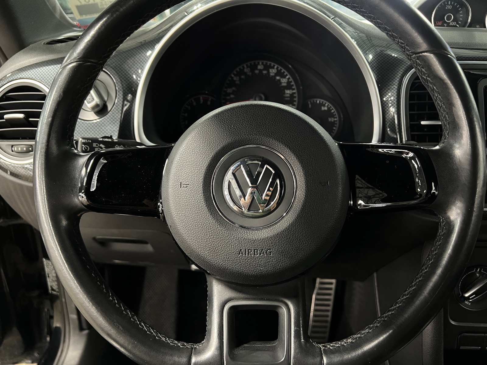 Thumbnail: 2012 Volkswagen Beetle - 5