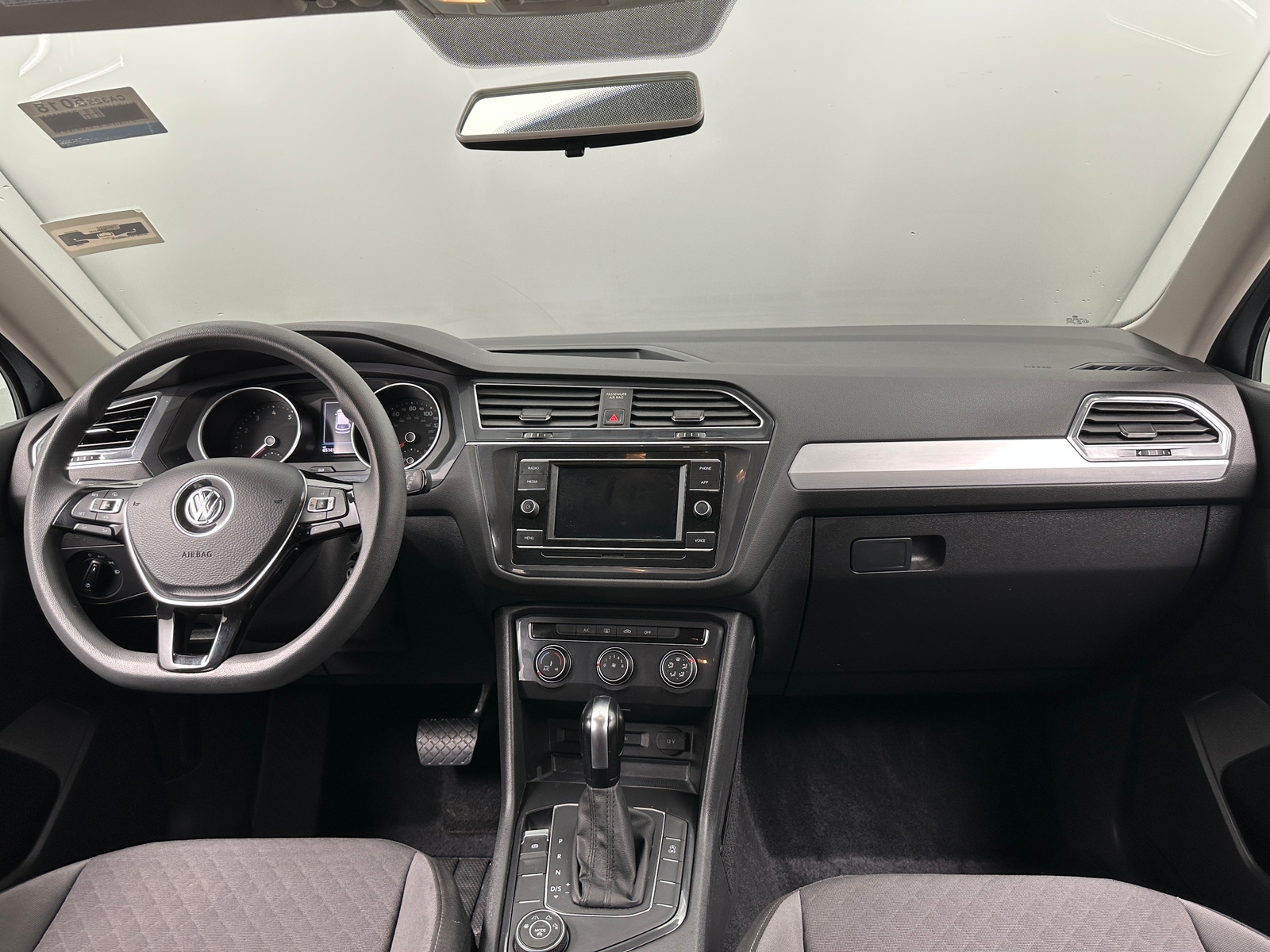 Thumbnail: 2020 Volkswagen Tiguan - 3