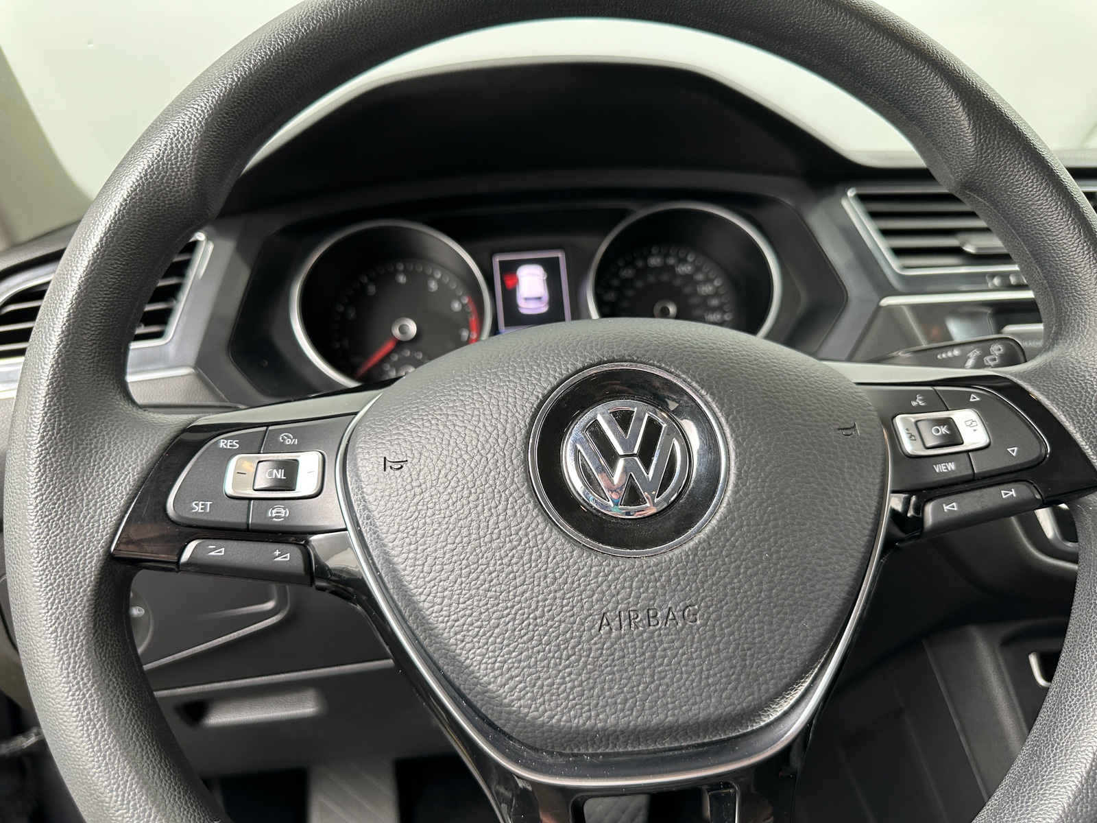 Thumbnail: 2020 Volkswagen Tiguan - 5